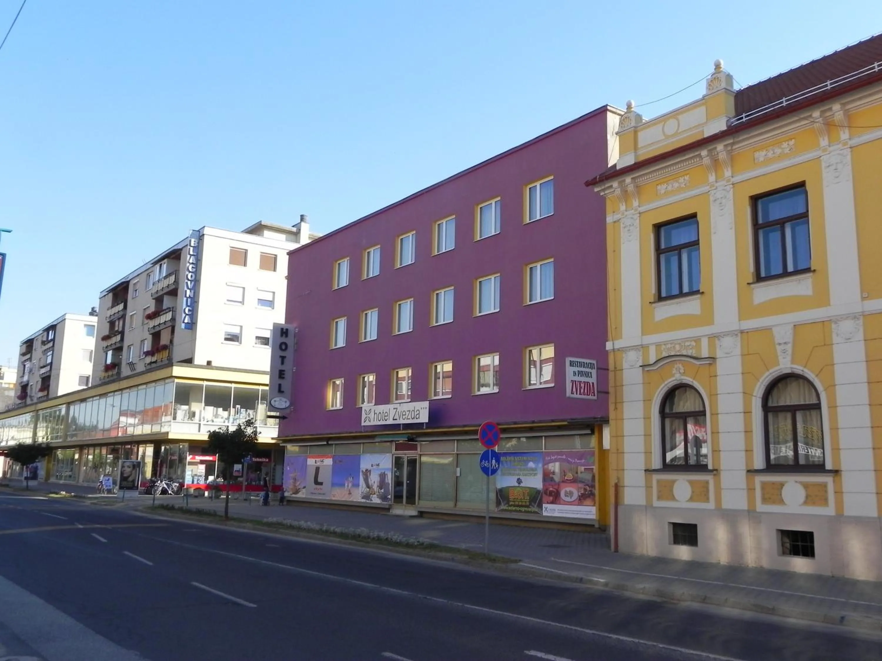 Facade/entrance in Hotel Zvezda
