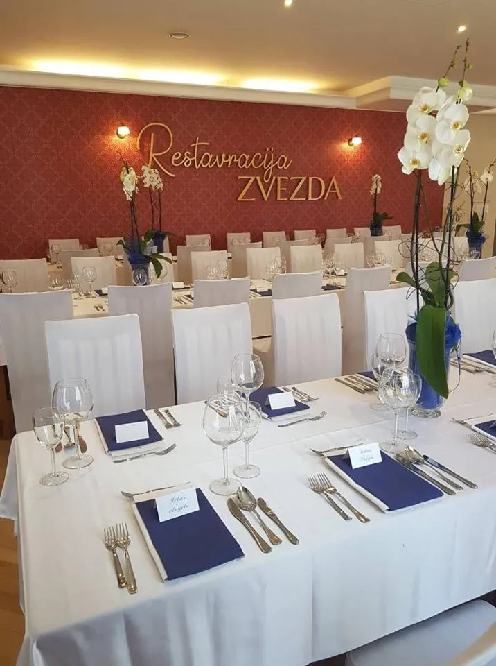 Dining area in Hotel Zvezda