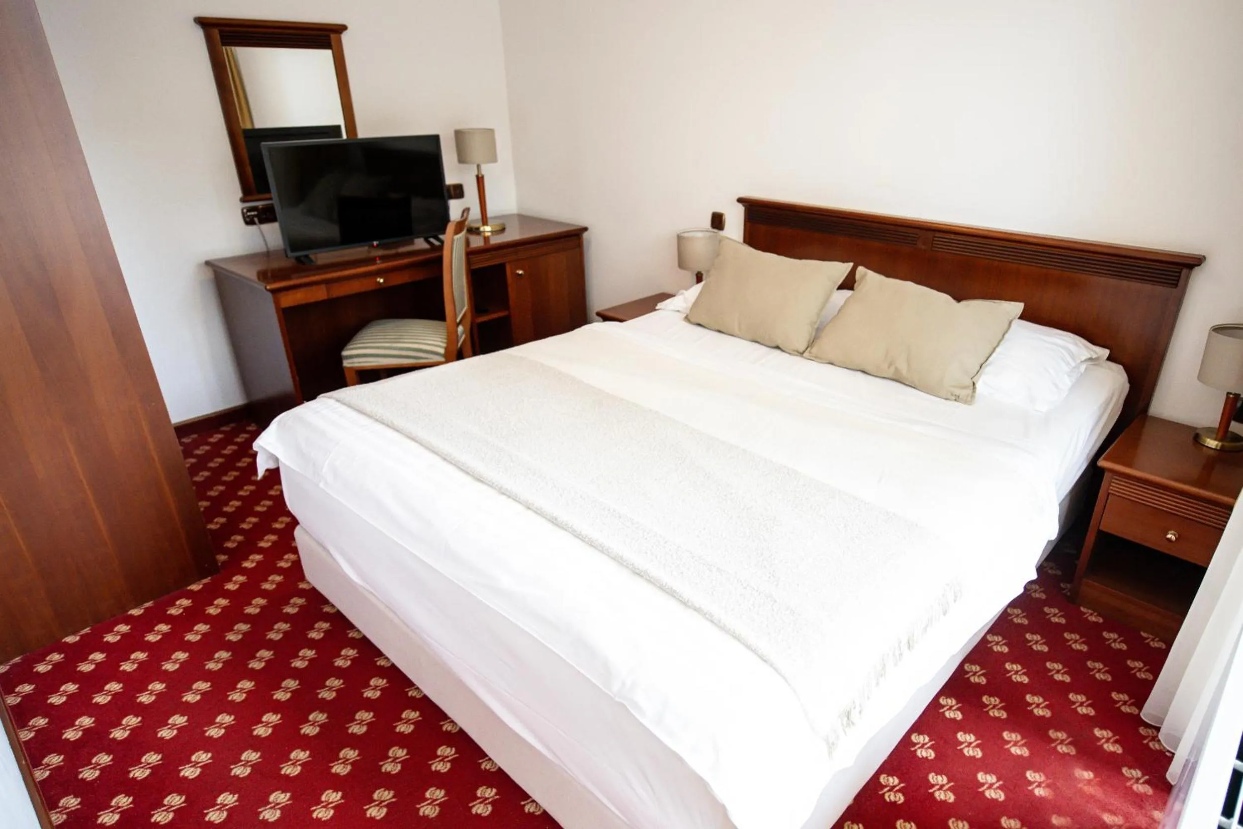 Bedroom, Bed in Hotel Zvezda