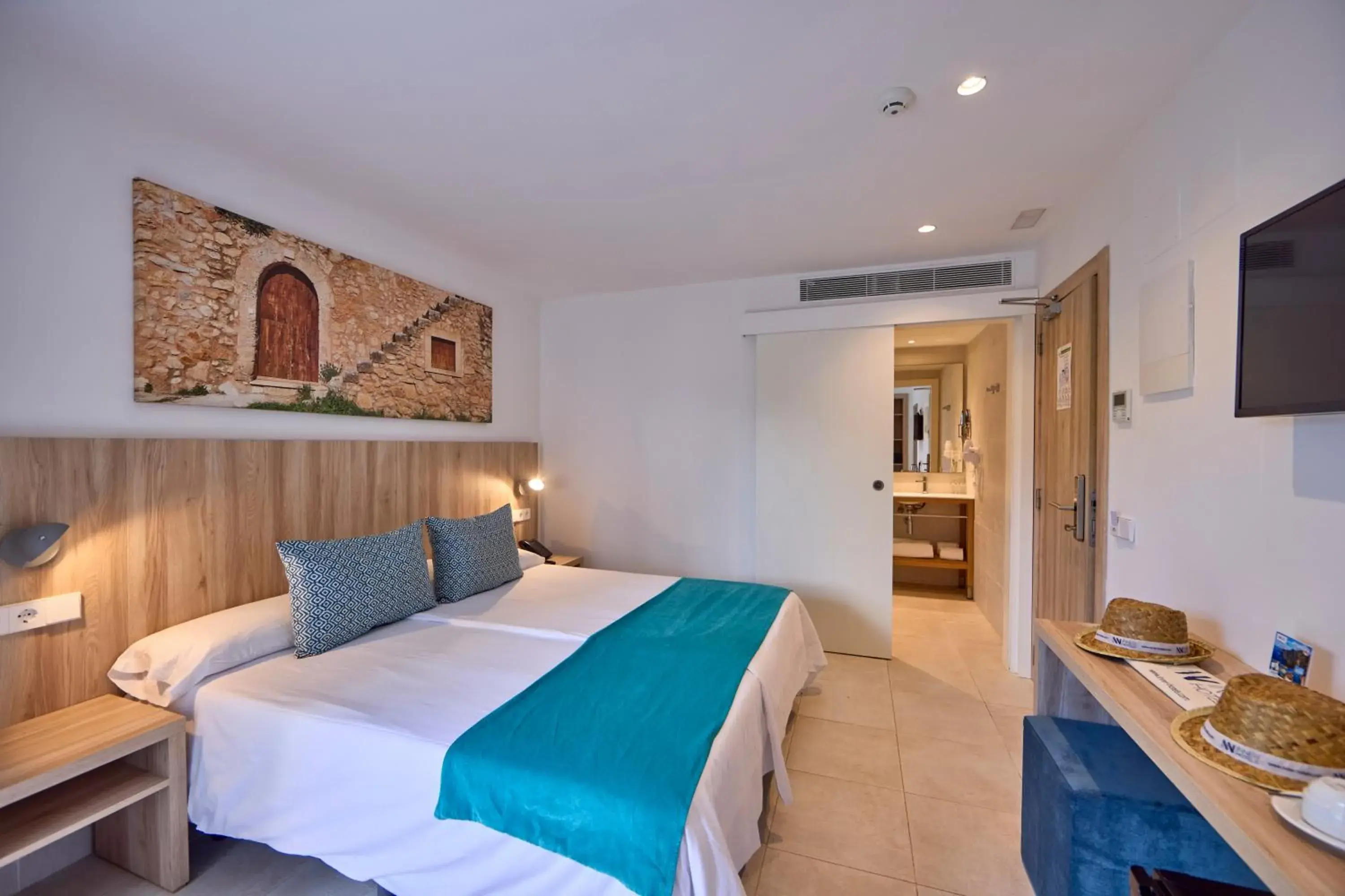 Photo of the whole room, Bed in INNER Hotel Rupit "Adults Only" Photo of the whole room, Bed in INNER Hotel Rupit "Adults Only"