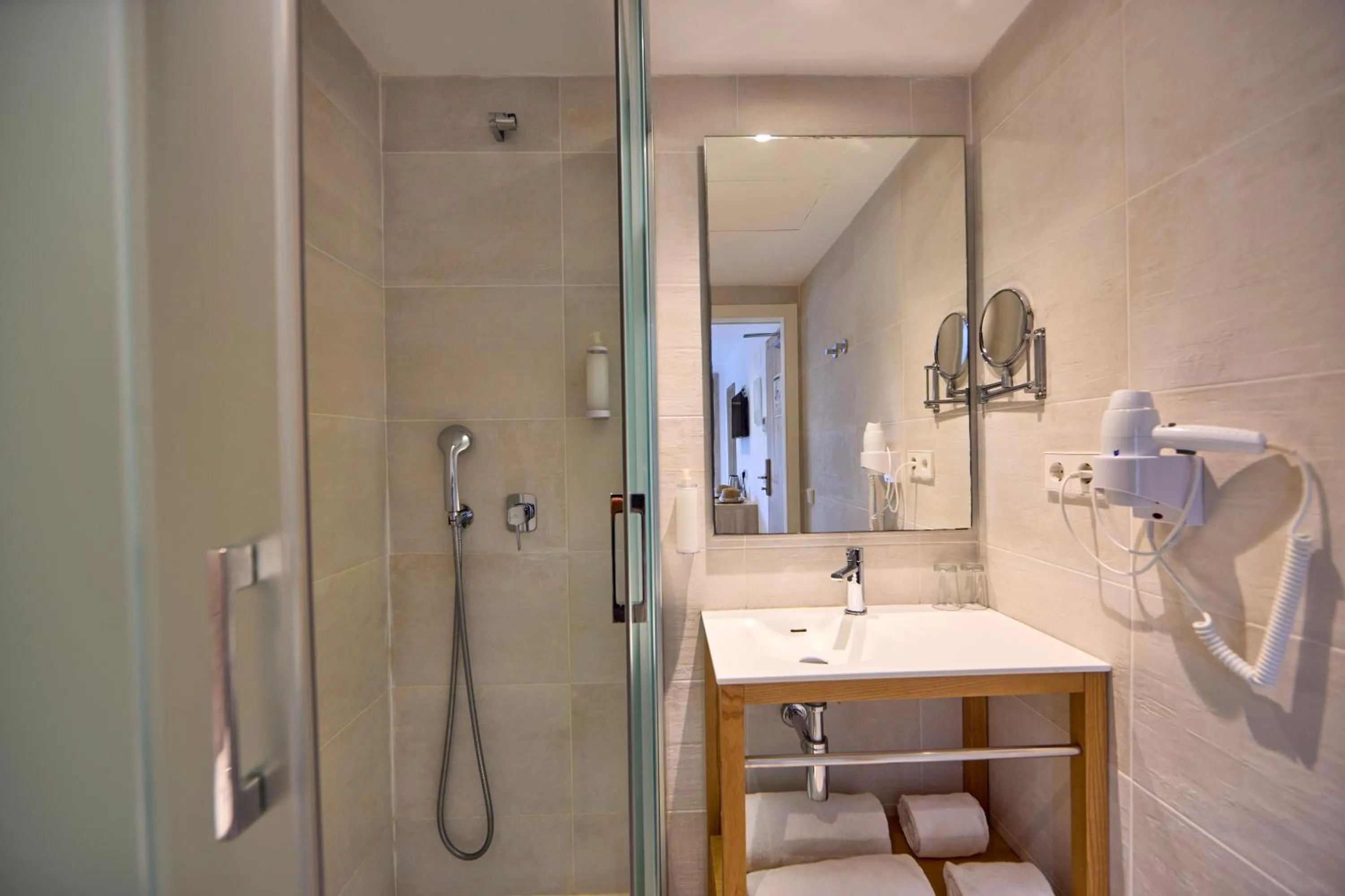 Shower in INNER Hotel Rupit "Adults Only"