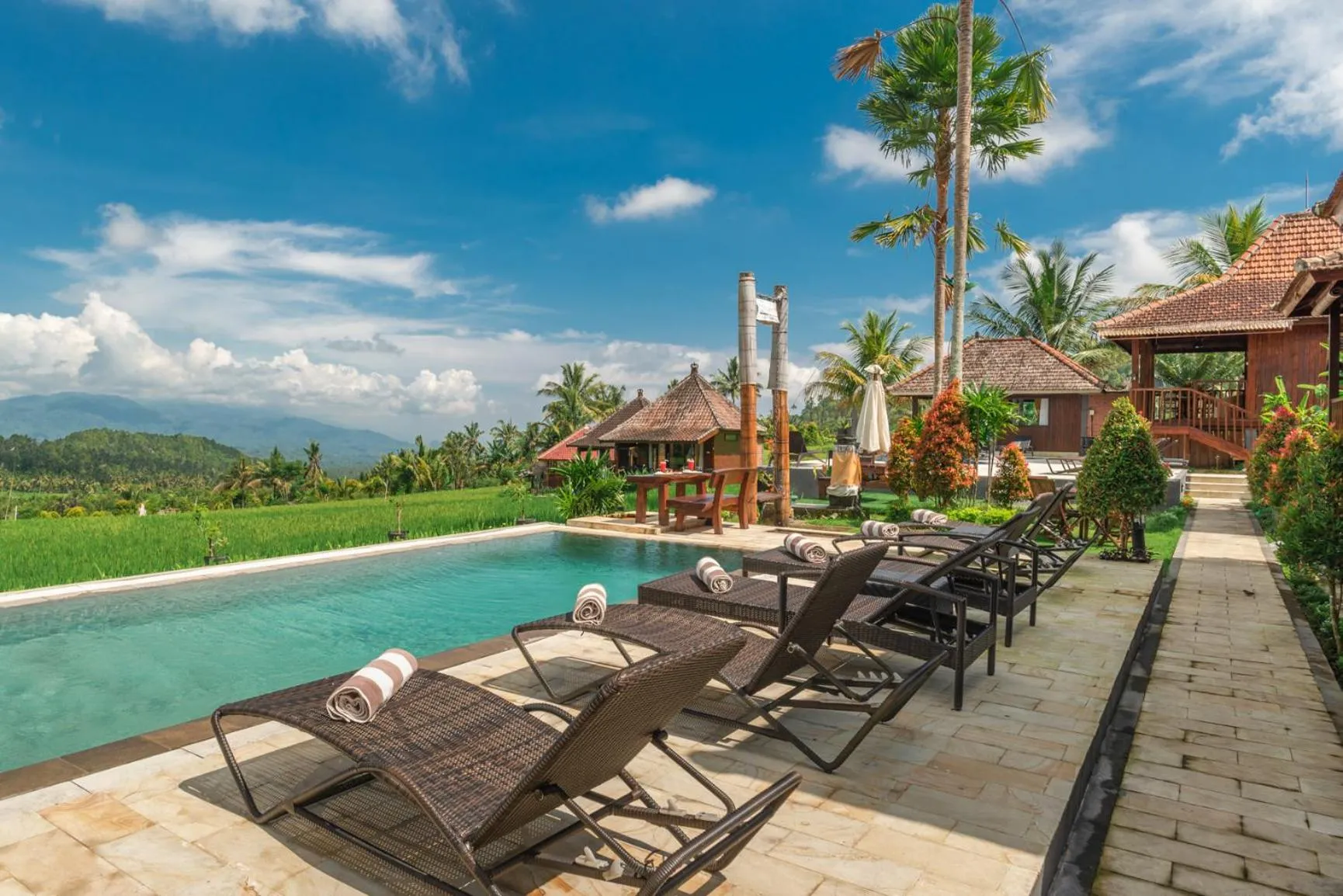Pool view in Villa Sande