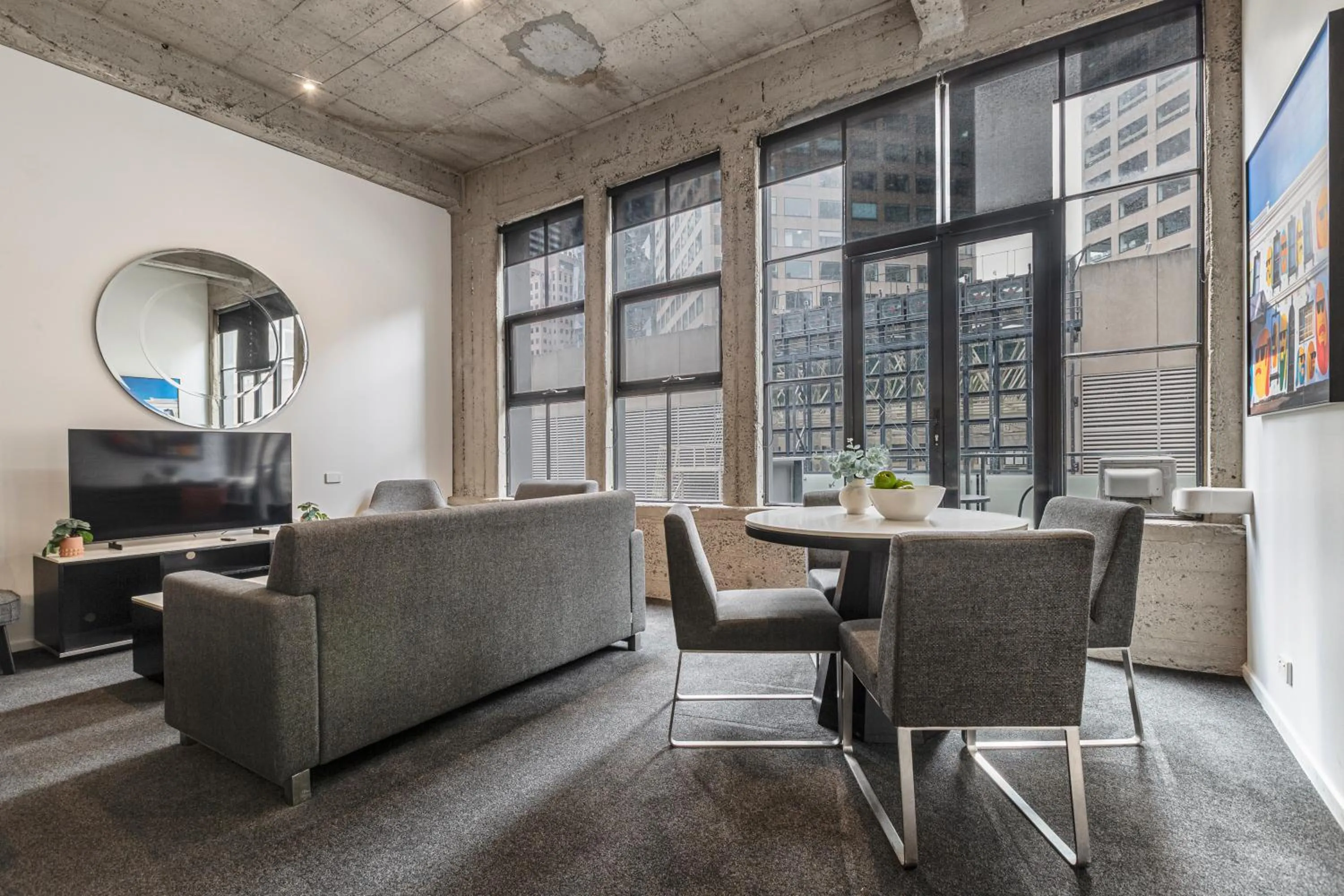 TV and multimedia in Punthill Apartment Hotel - Manhattan