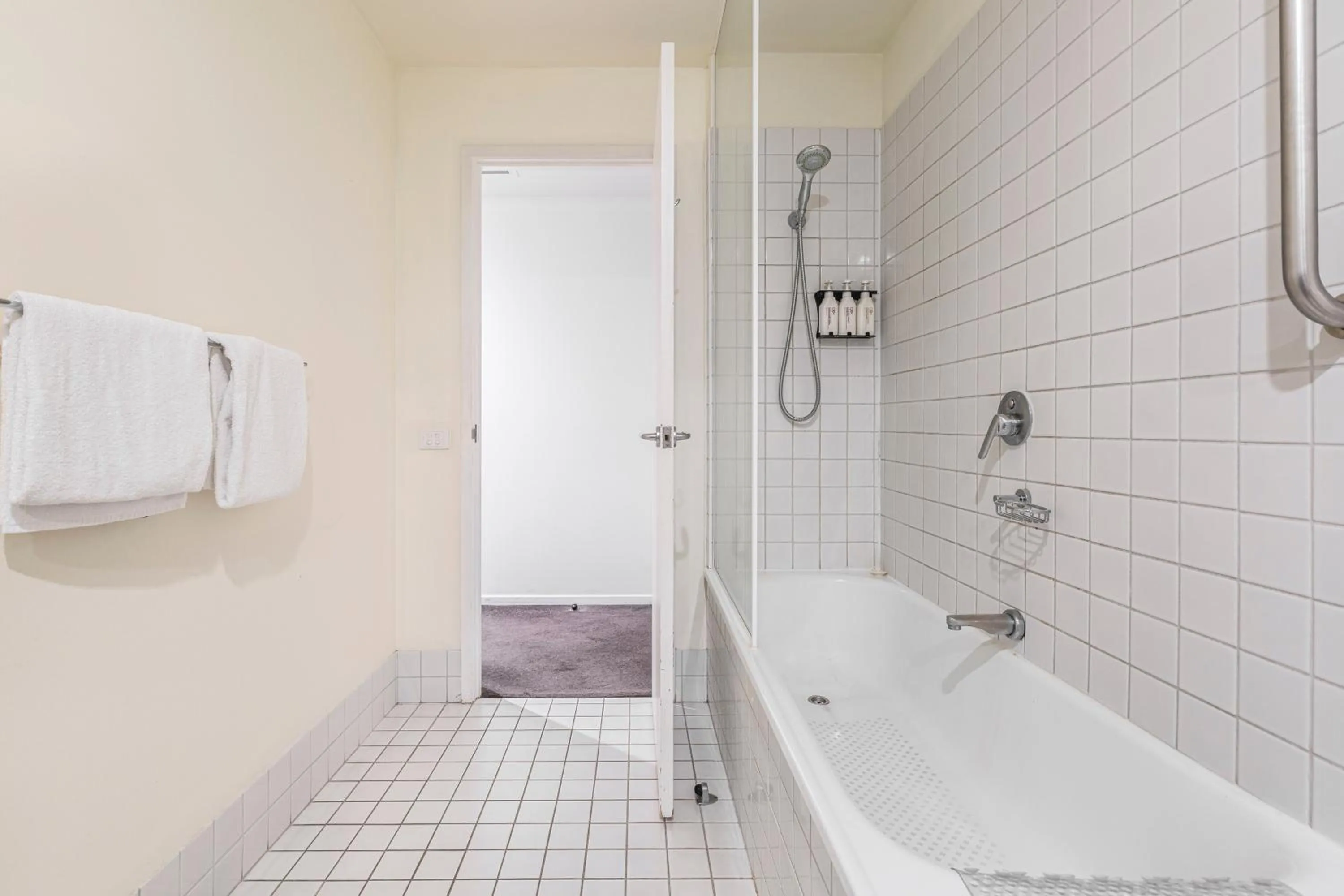 Shower in Punthill Apartment Hotel - Manhattan