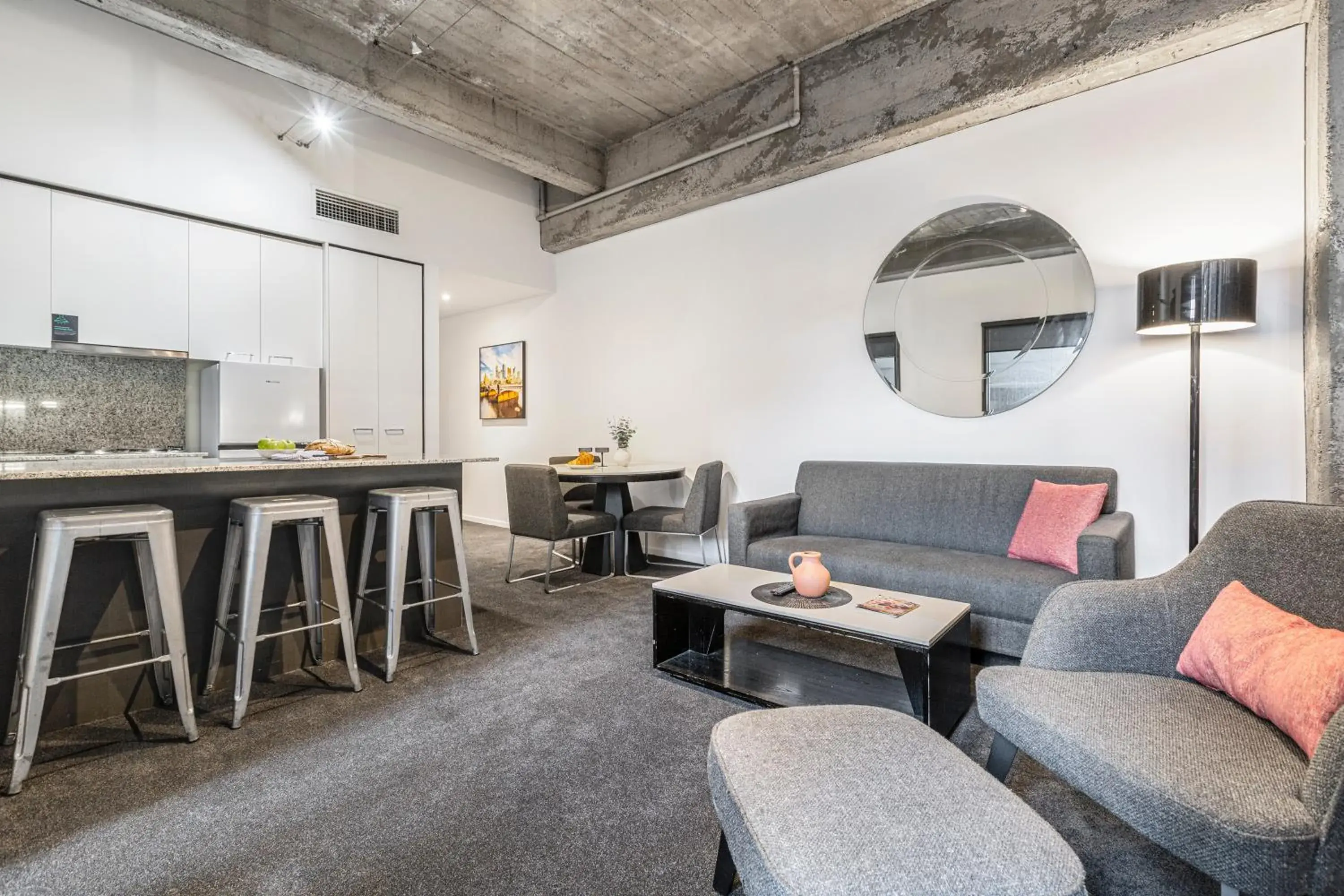 Living room in Punthill Apartment Hotel - Manhattan Living room in Punthill Apartment Hotel - Manhattan