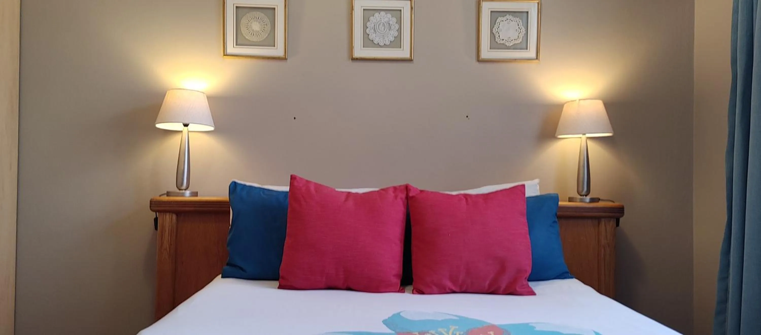 Bed in Happy Home - Woodstock