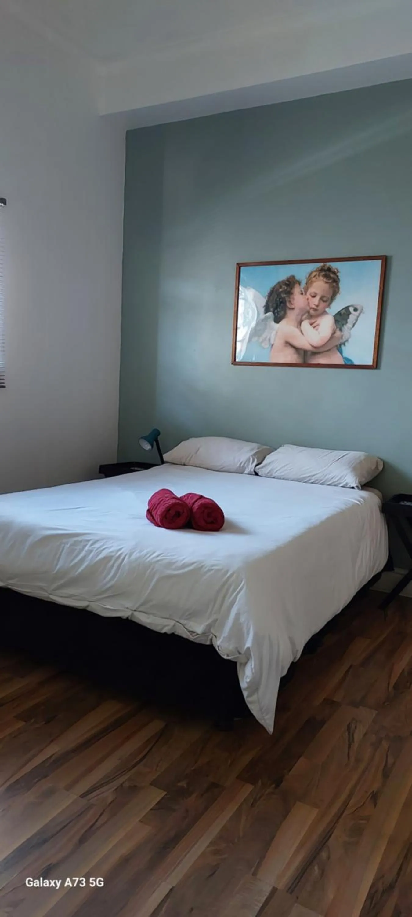 Bedroom, Bed in Happy Home - Woodstock