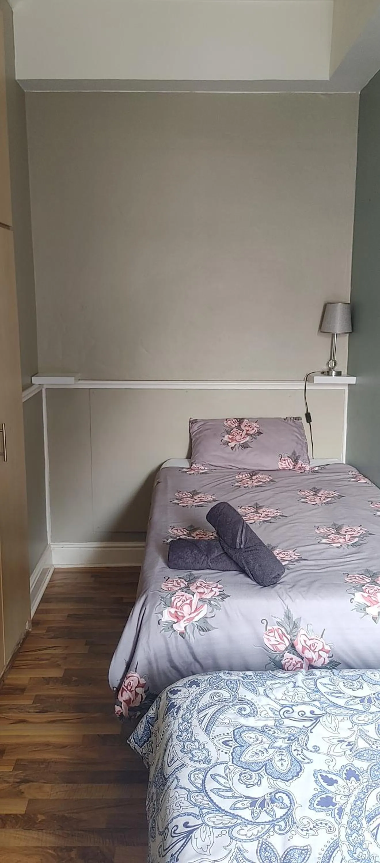 Bedroom, Bed in Happy Home - Woodstock