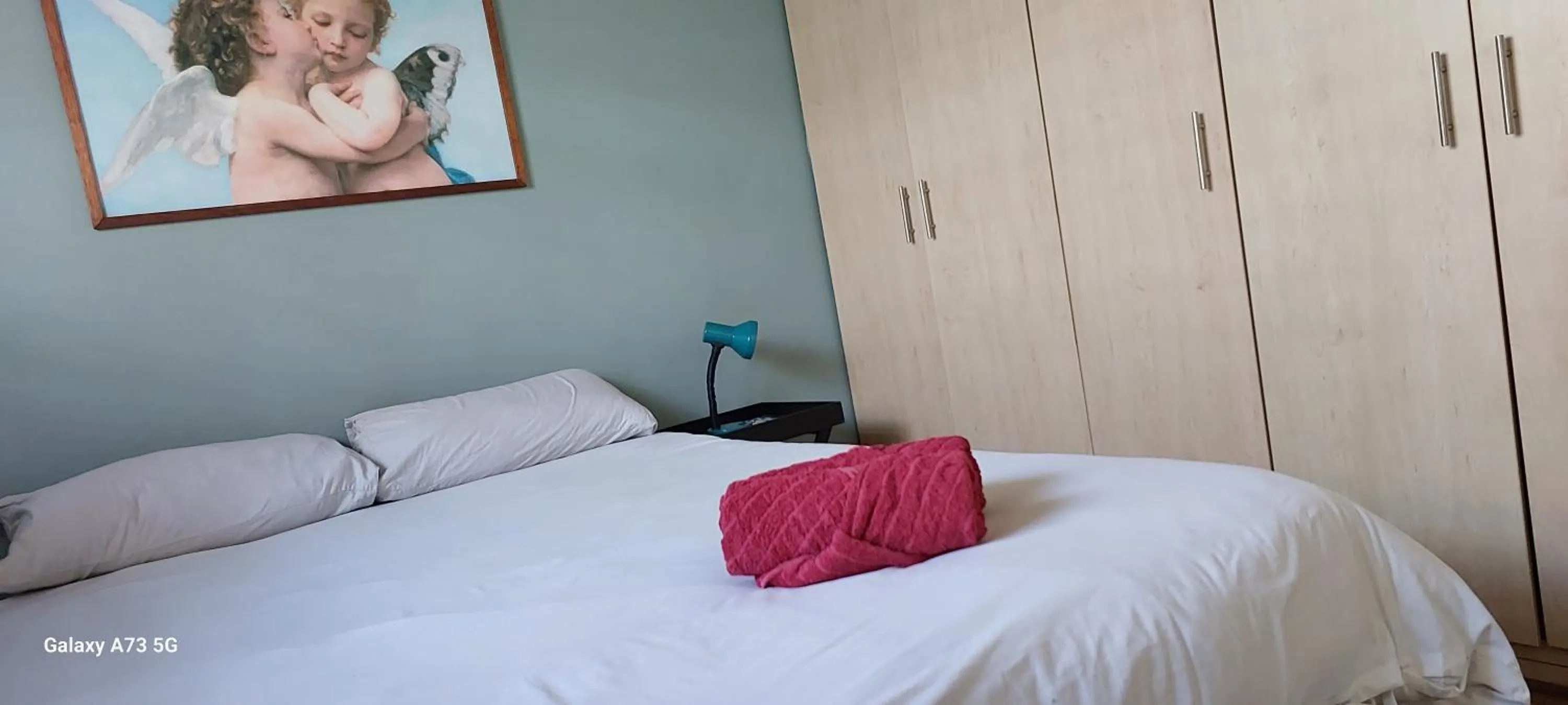 Bedroom, Bed in Happy Home - Woodstock