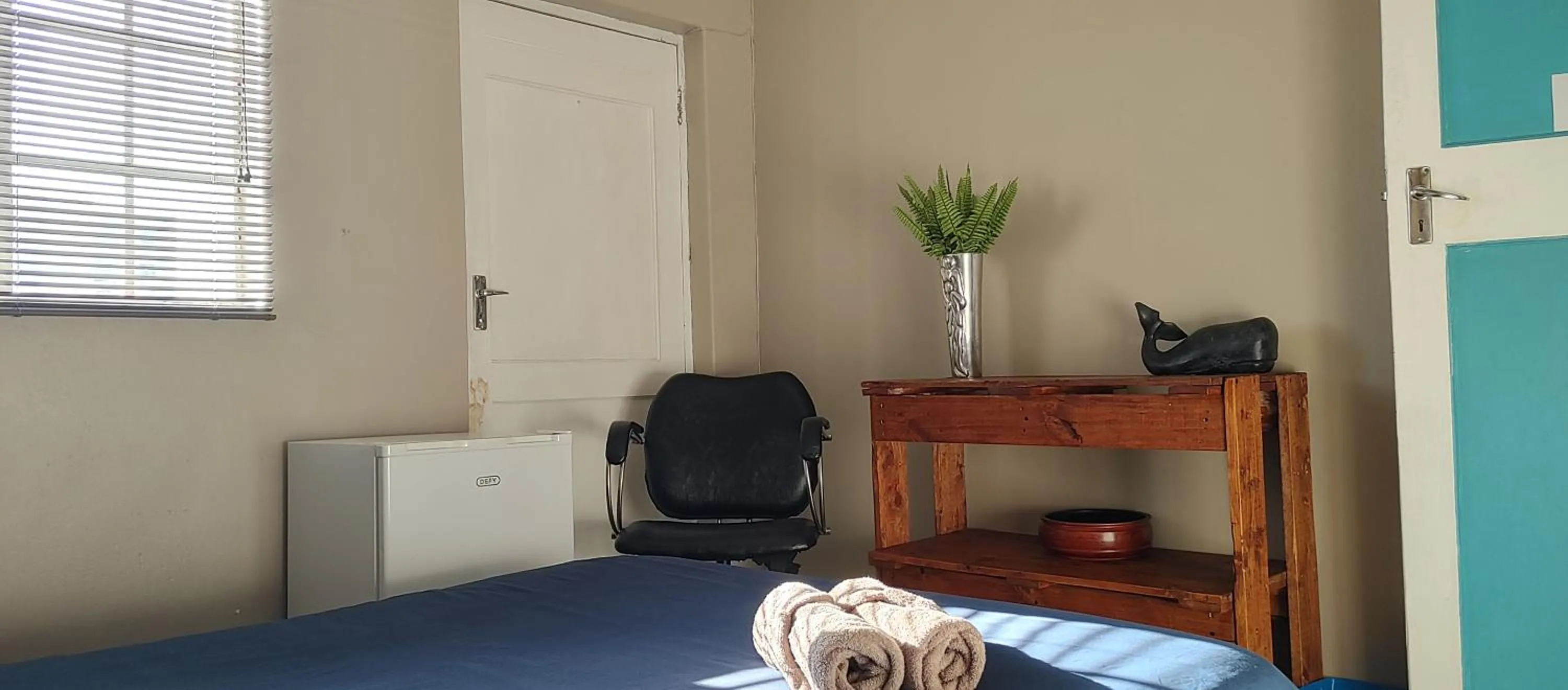 Bedroom, Bed in Happy Home - Woodstock