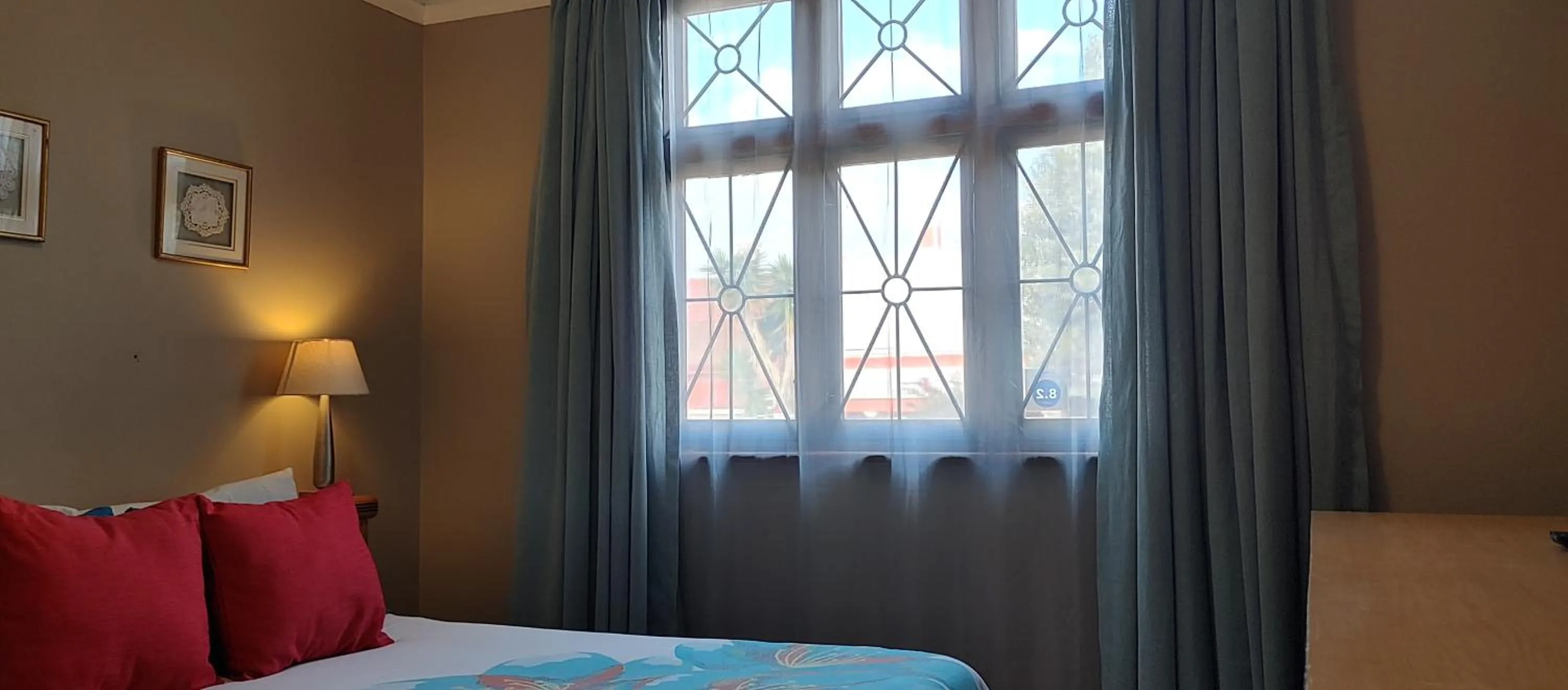 Bedroom, Bed in Happy Home - Woodstock