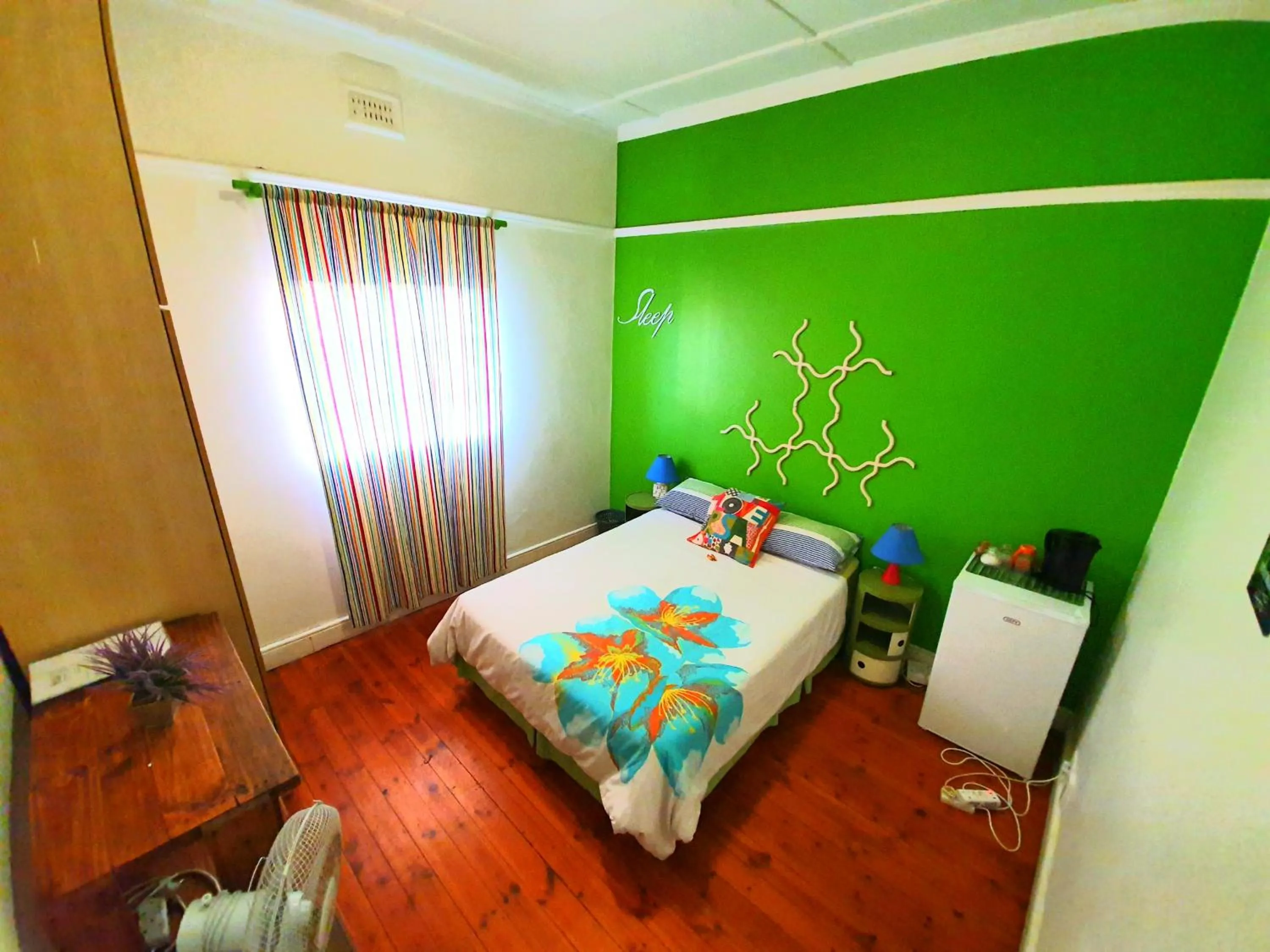 Bed in Happy Home - Woodstock