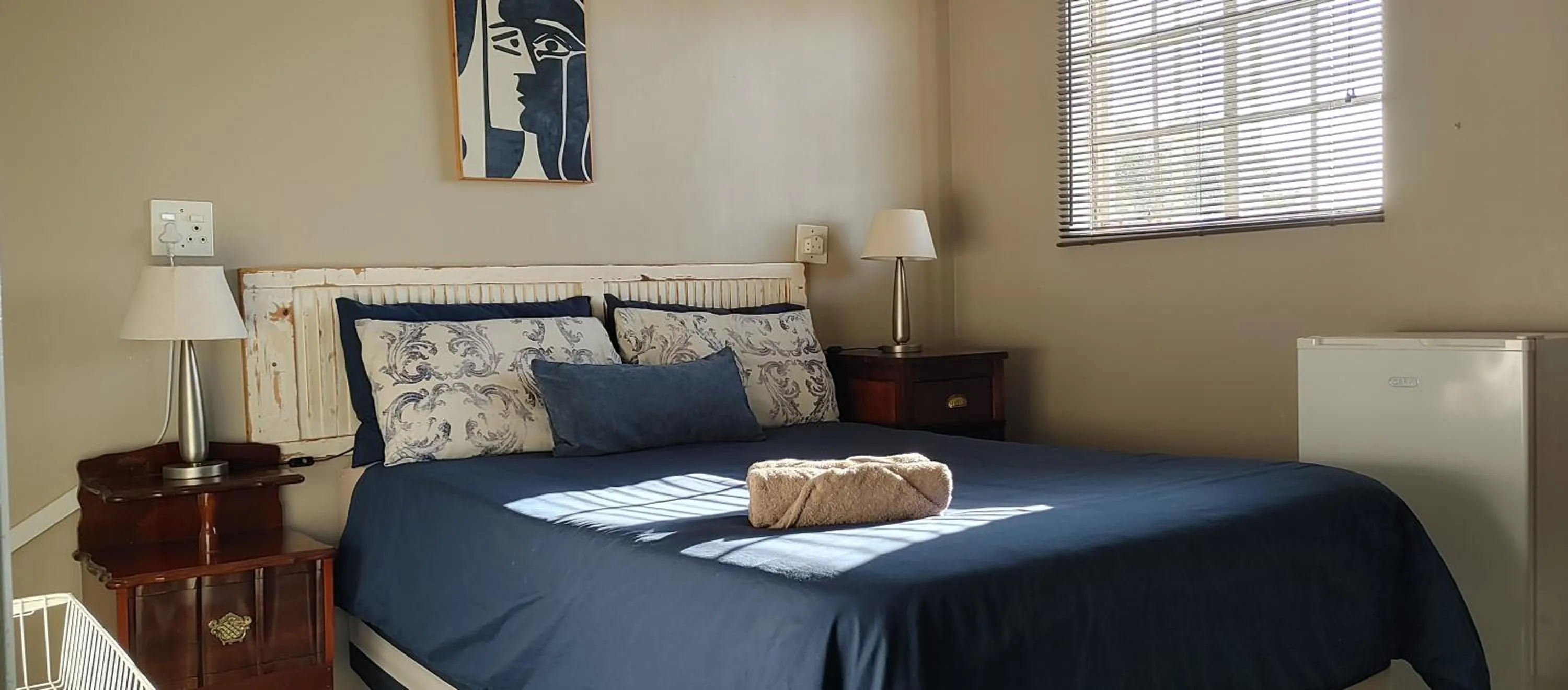 Bedroom, Bed in Happy Home - Woodstock