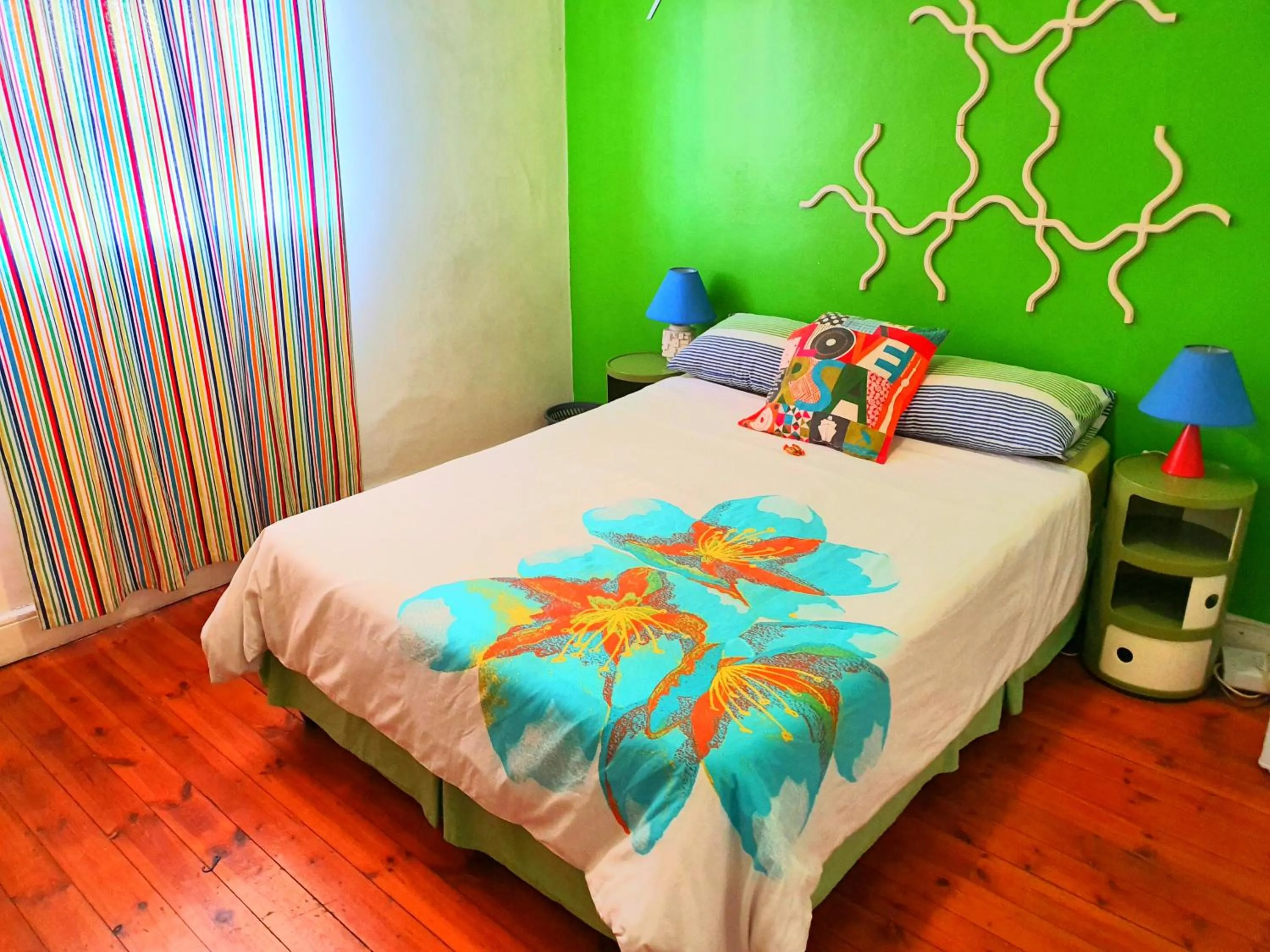 Bed in Happy Home - Woodstock