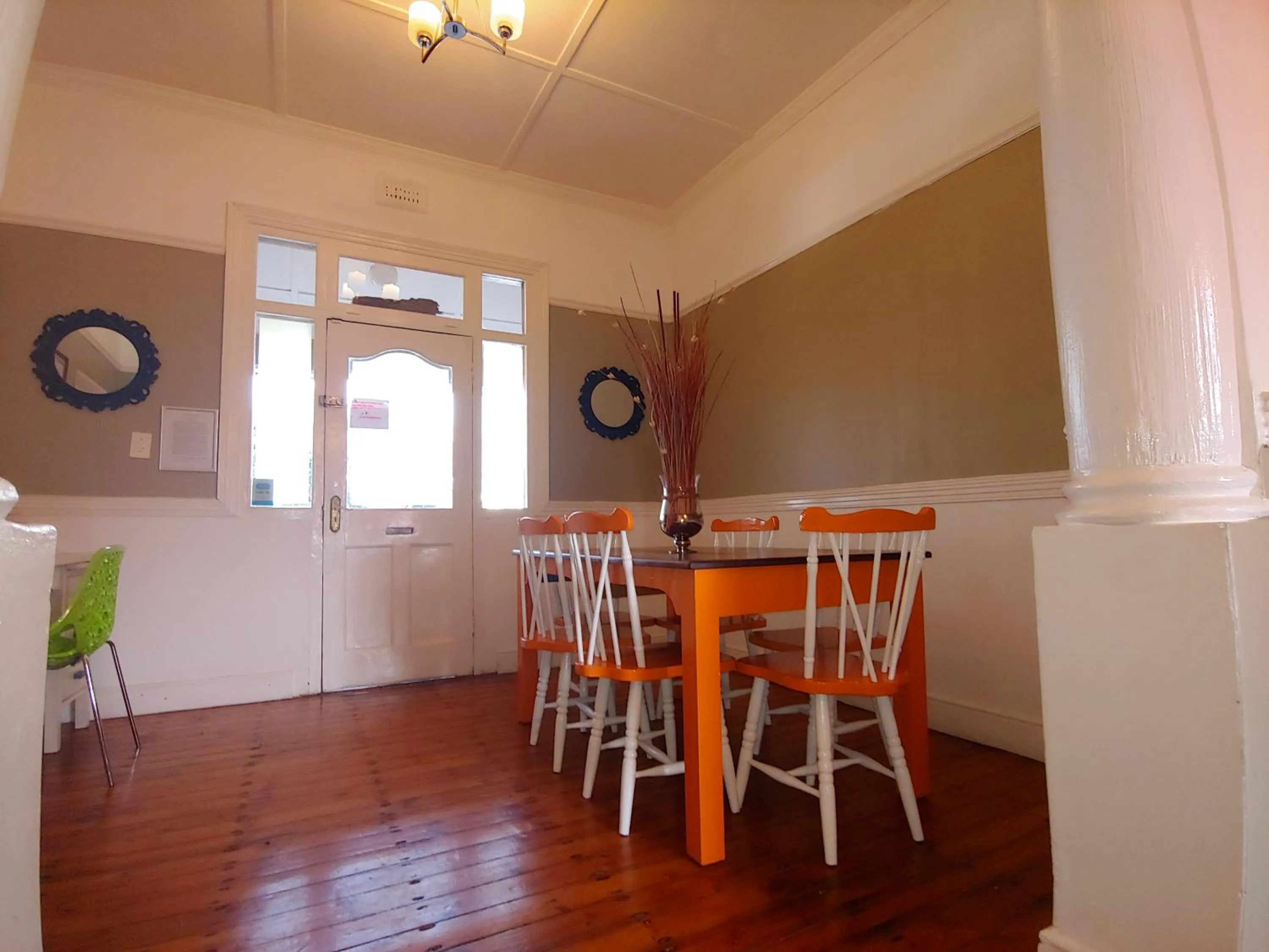 Dining area in Happy Home - Woodstock