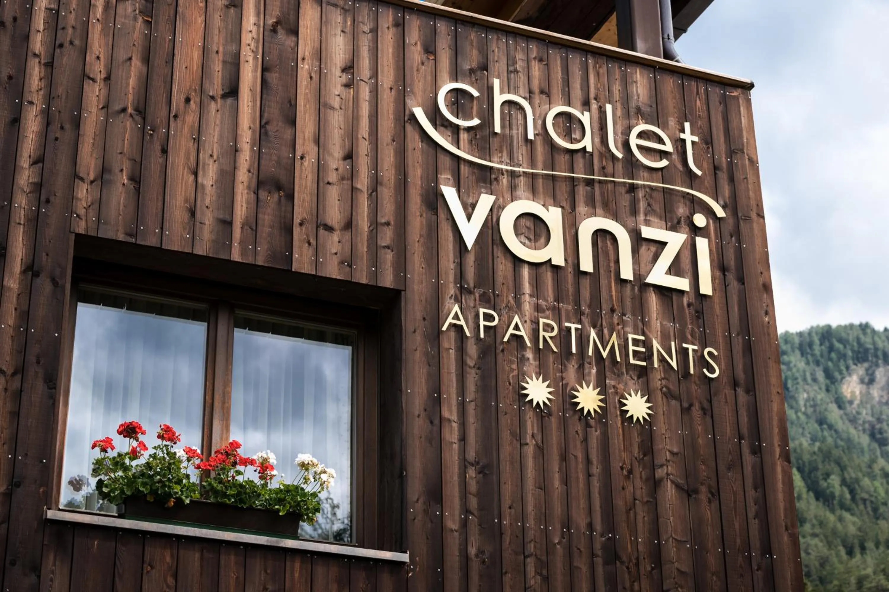 Property logo or sign in Chalet Vanzi