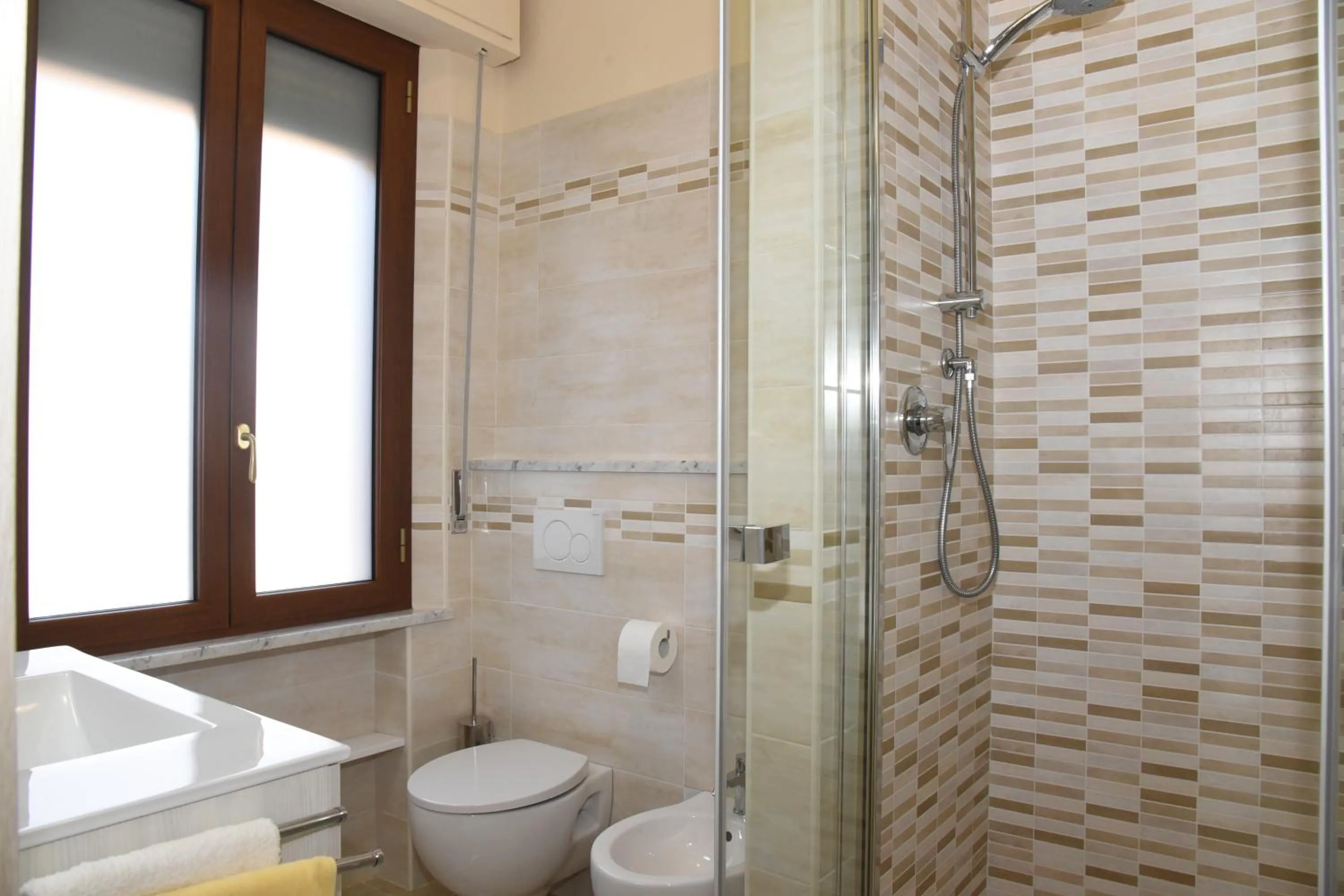 Shower in Albergo La Rosetta
