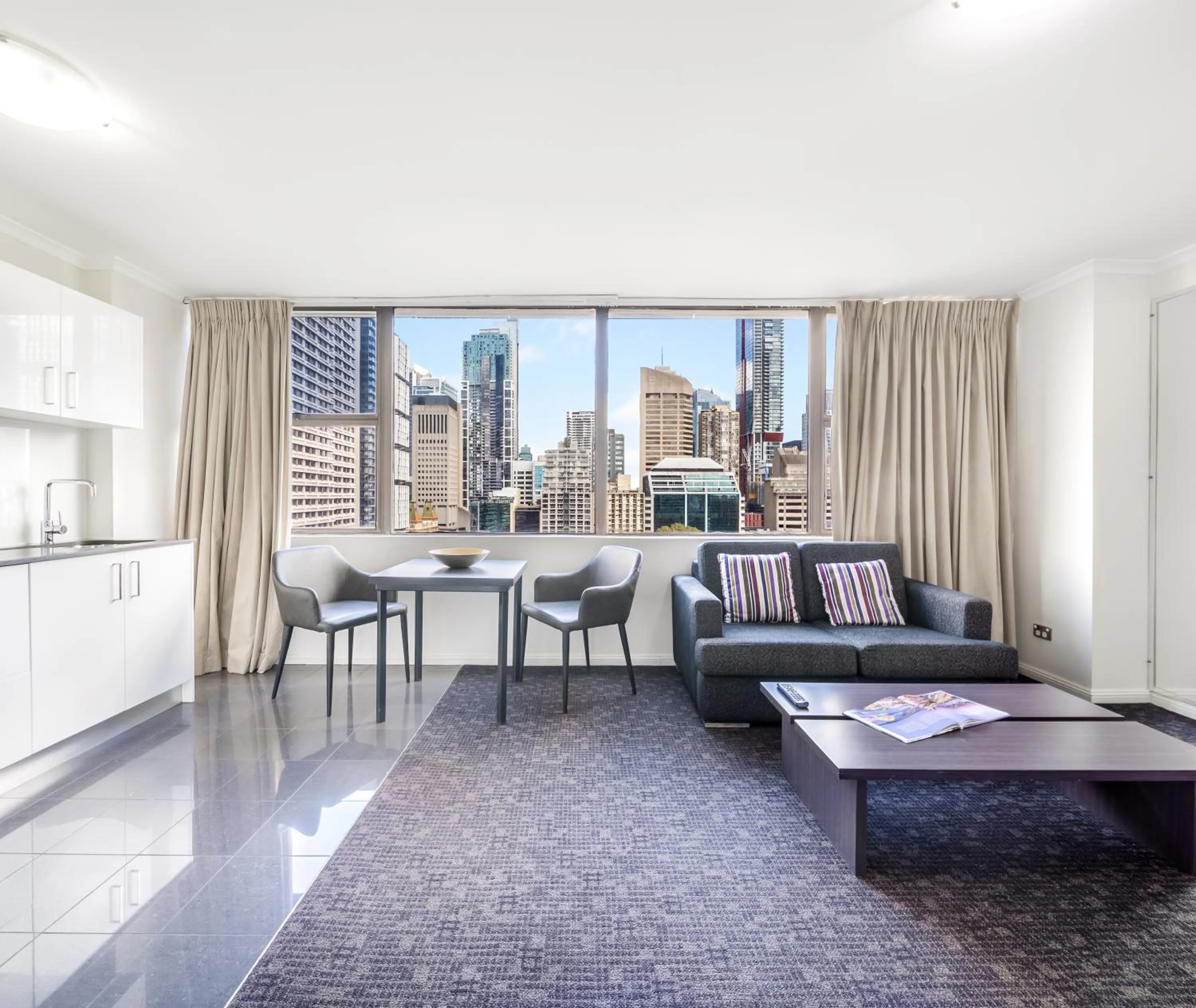 Guests in Oaks Sydney Hyde Park Suites