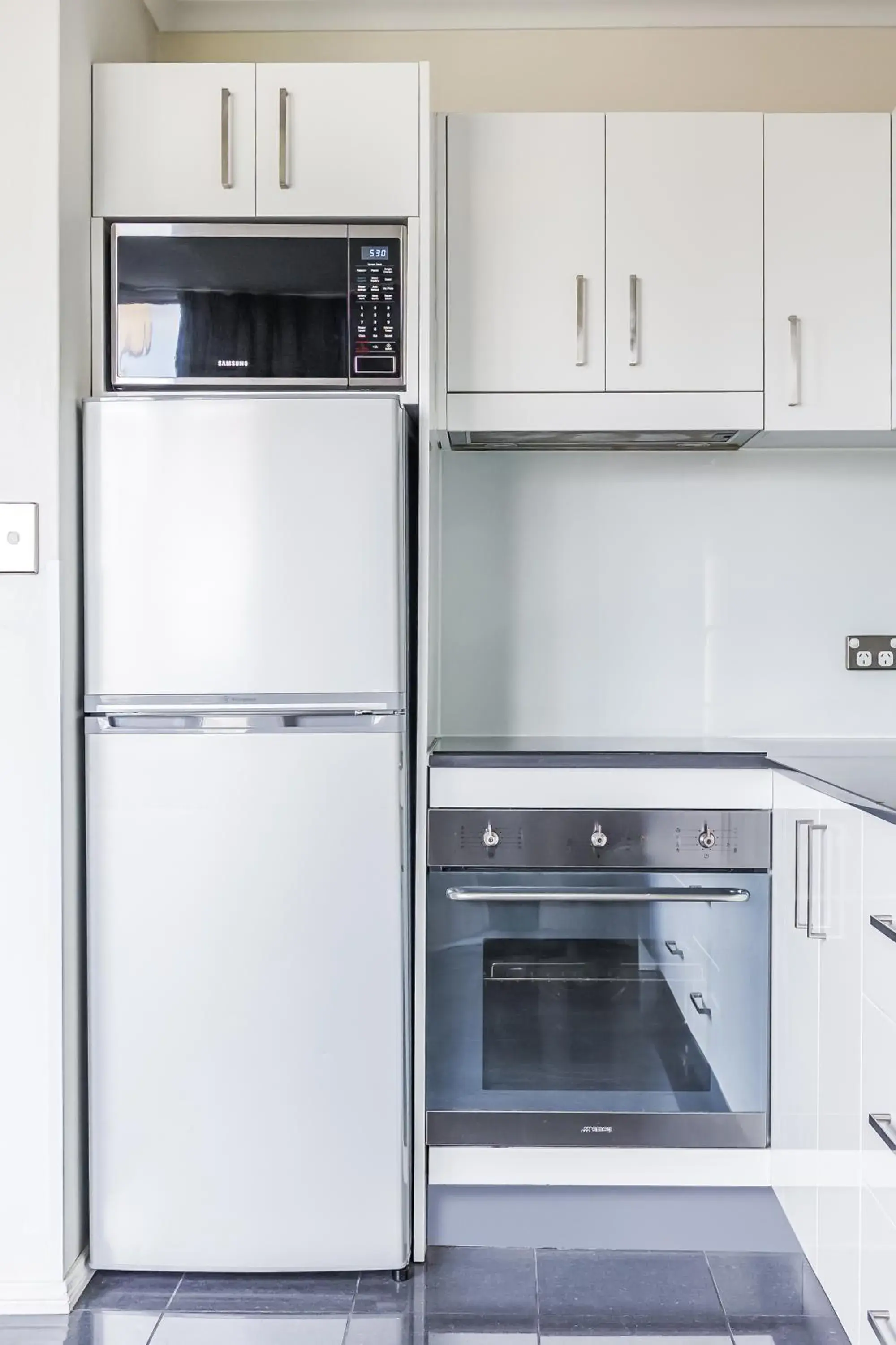 Kitchen or kitchenette in Oaks Sydney Hyde Park Suites Kitchen or kitchenette in Oaks Sydney Hyde Park Suites