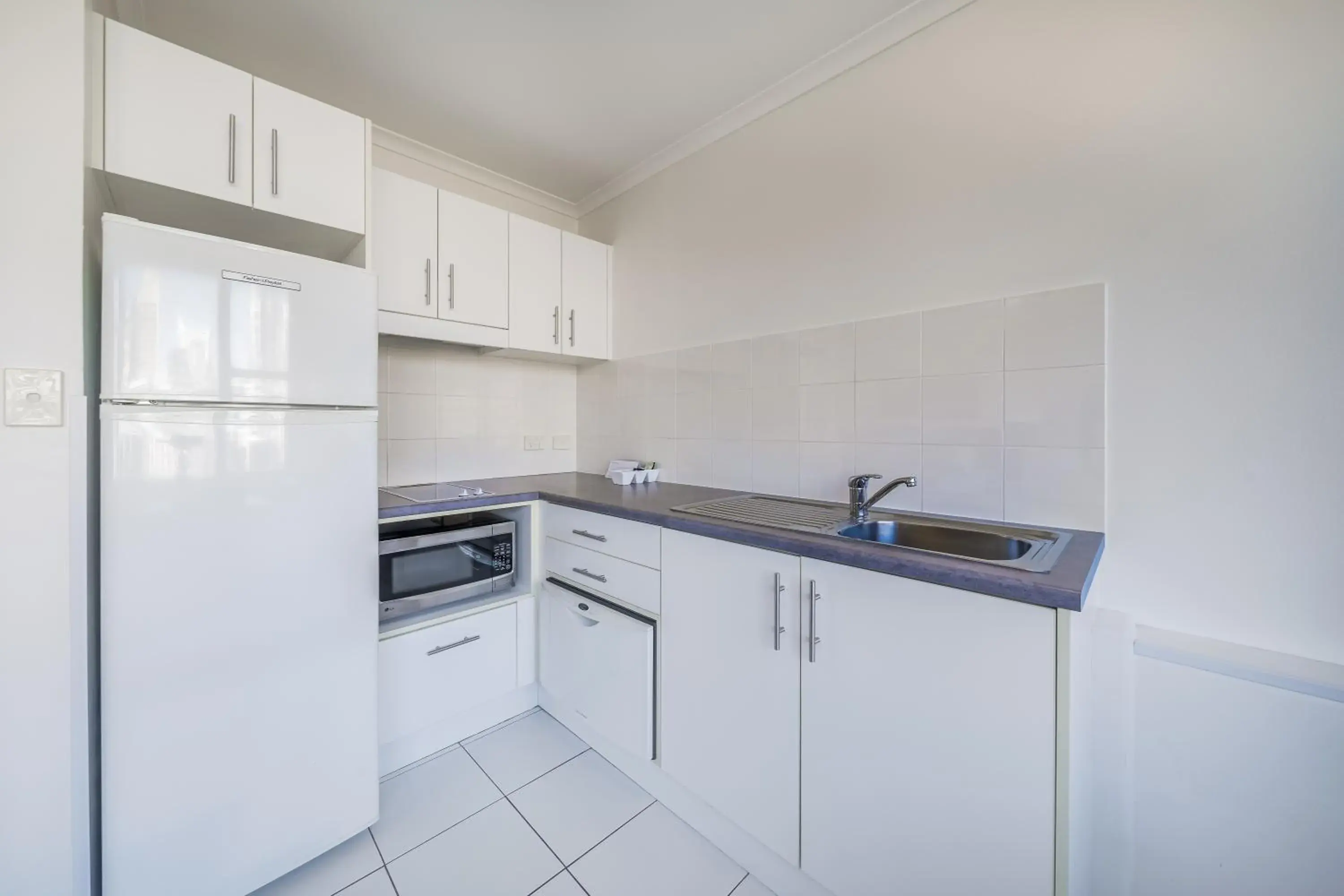 Kitchen or kitchenette in Oaks Sydney Hyde Park Suites Kitchen or kitchenette in Oaks Sydney Hyde Park Suites