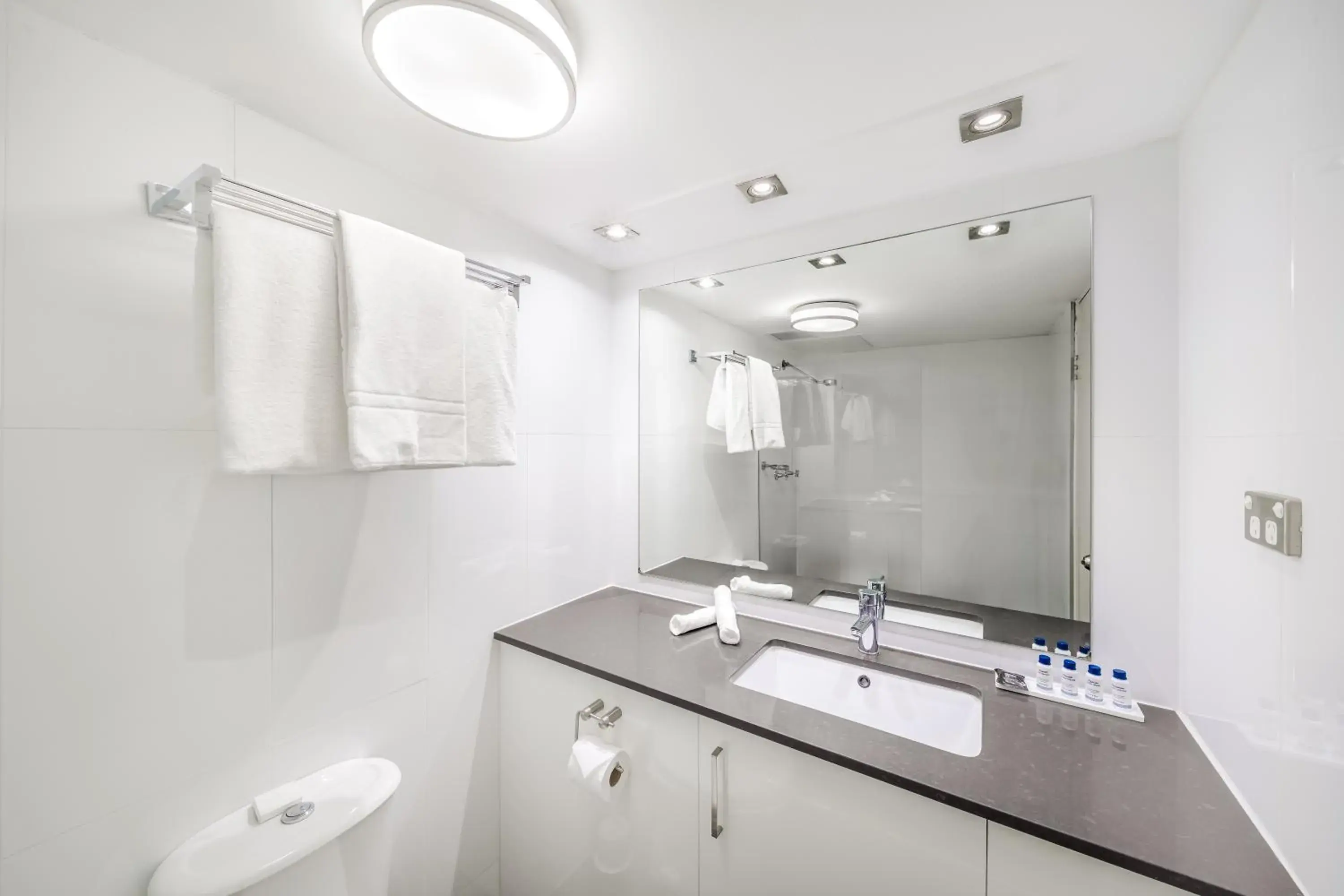 Bathroom in Oaks Sydney Hyde Park Suites Bathroom in Oaks Sydney Hyde Park Suites