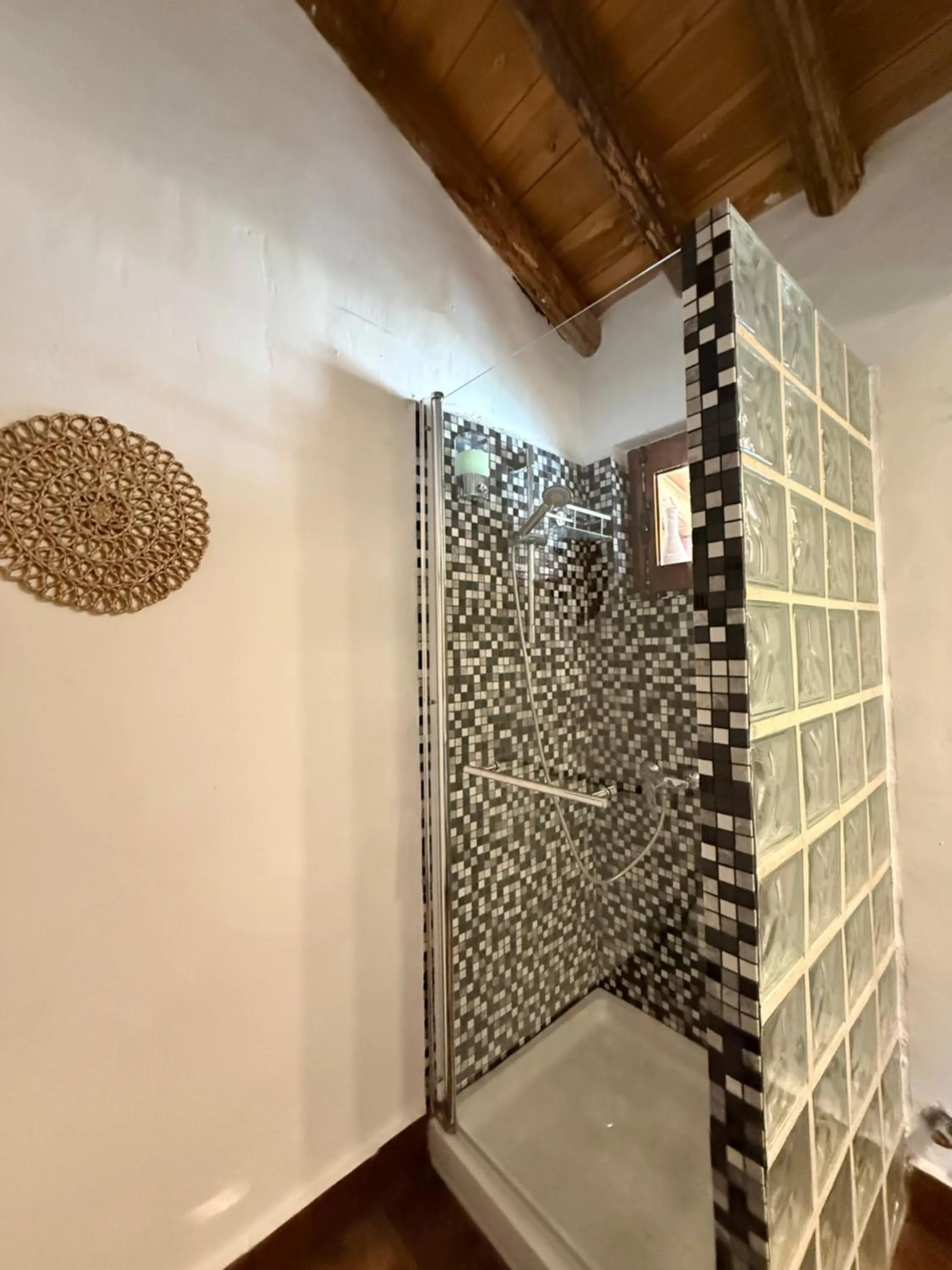 Shower in La Guzmana de Ronda