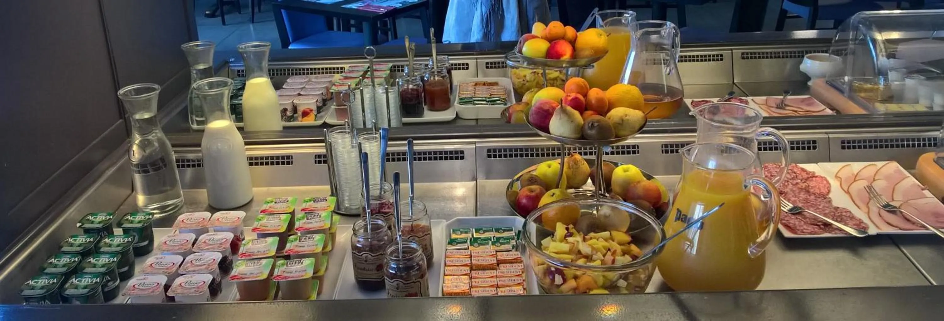 Breakfast in Hotel Restaurant Vesontio