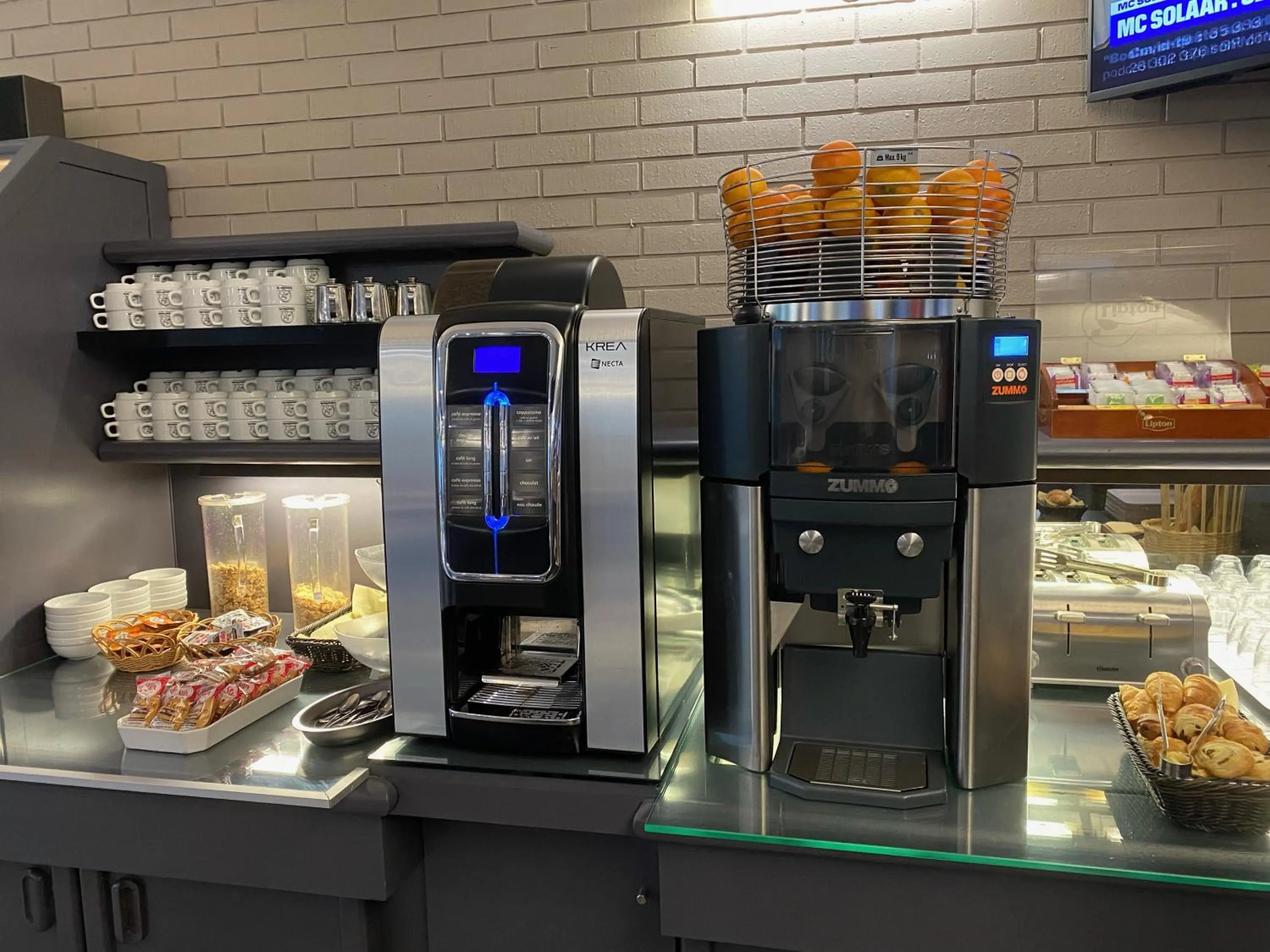 Breakfast in Hotel Restaurant Vesontio