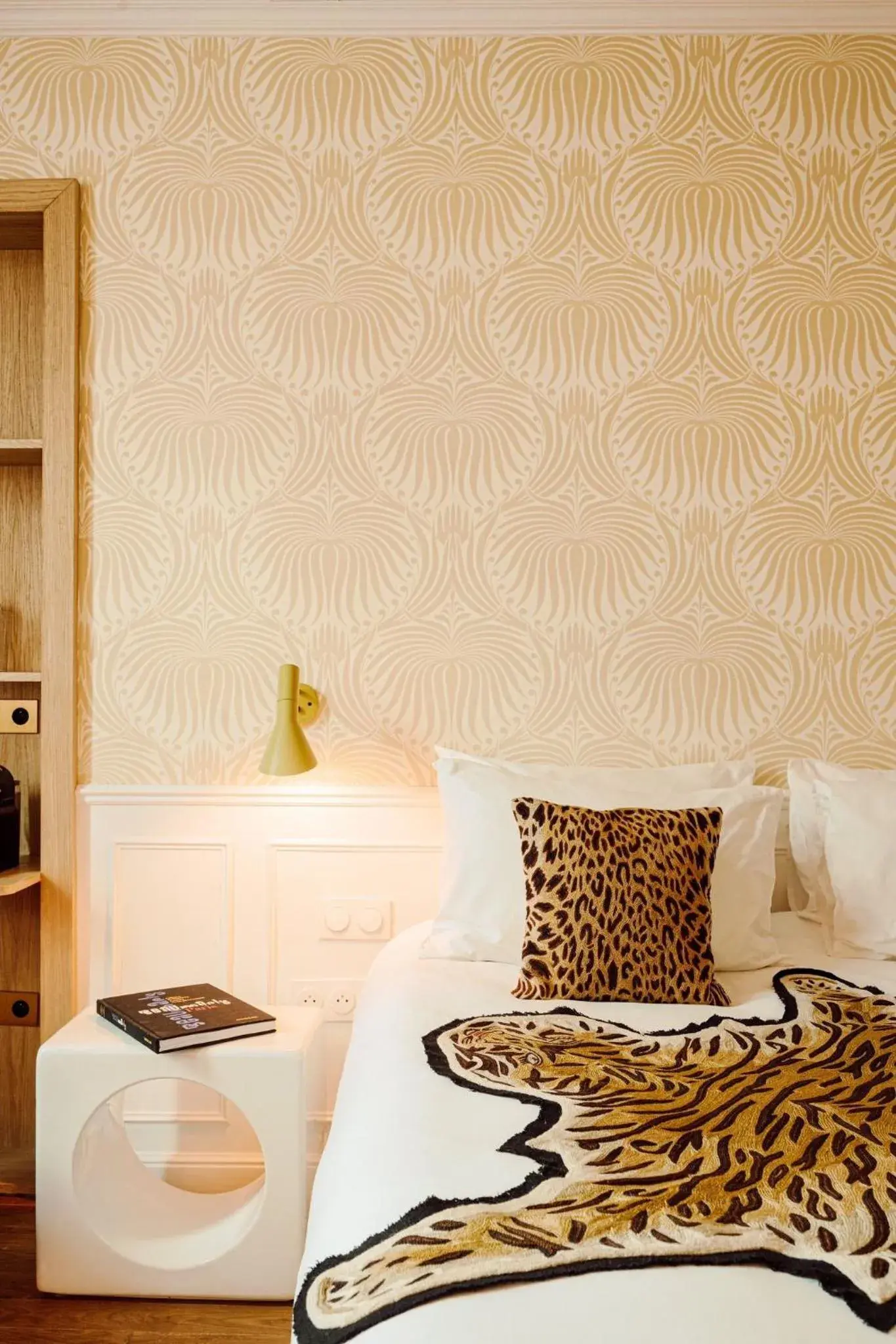 Bedroom, Bed in Hôtel Thoumieux Bedroom, Bed in Hôtel Thoumieux