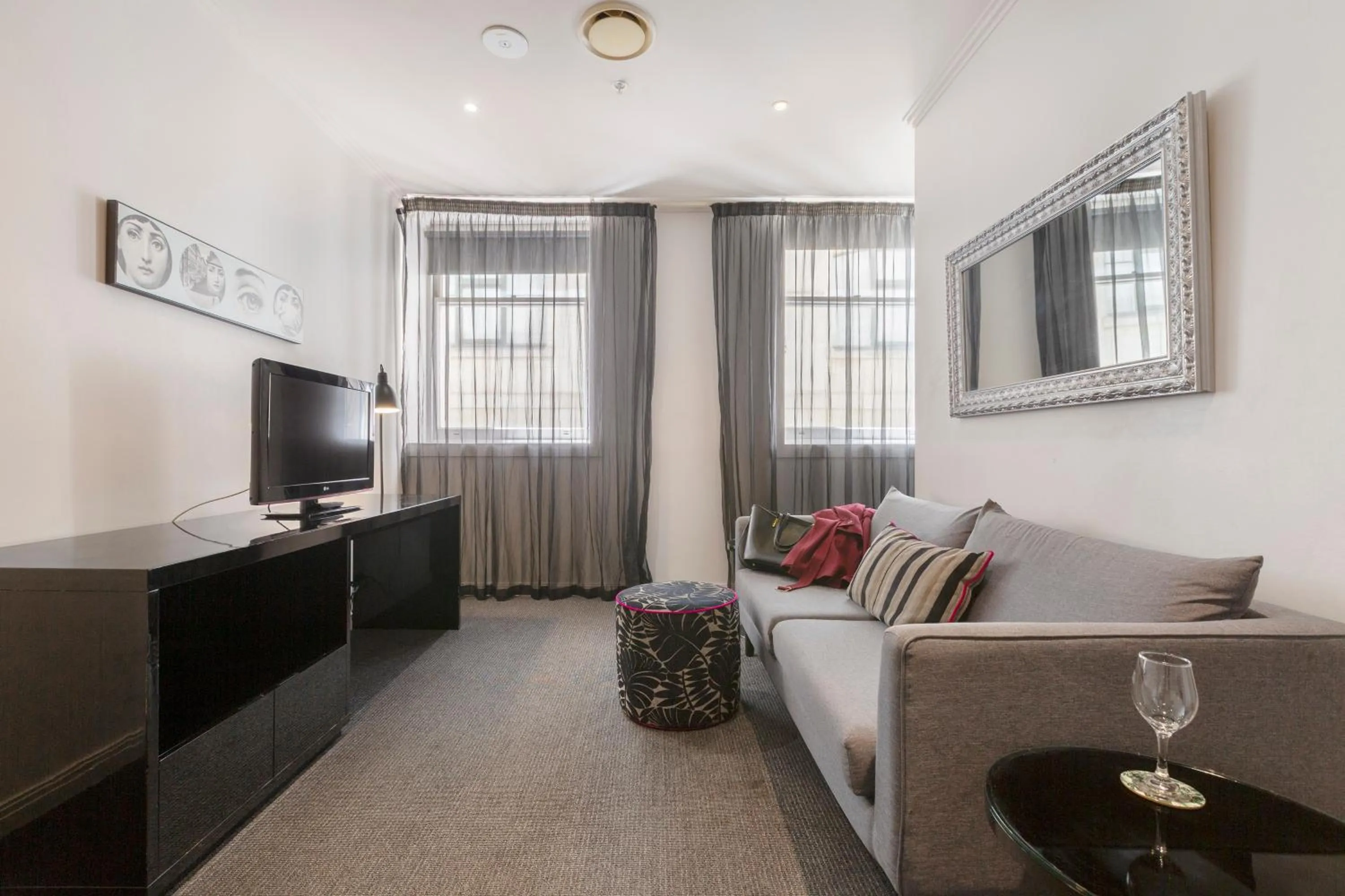 TV and multimedia, Bed in Punthill Apartment Hotel - Flinders Lane