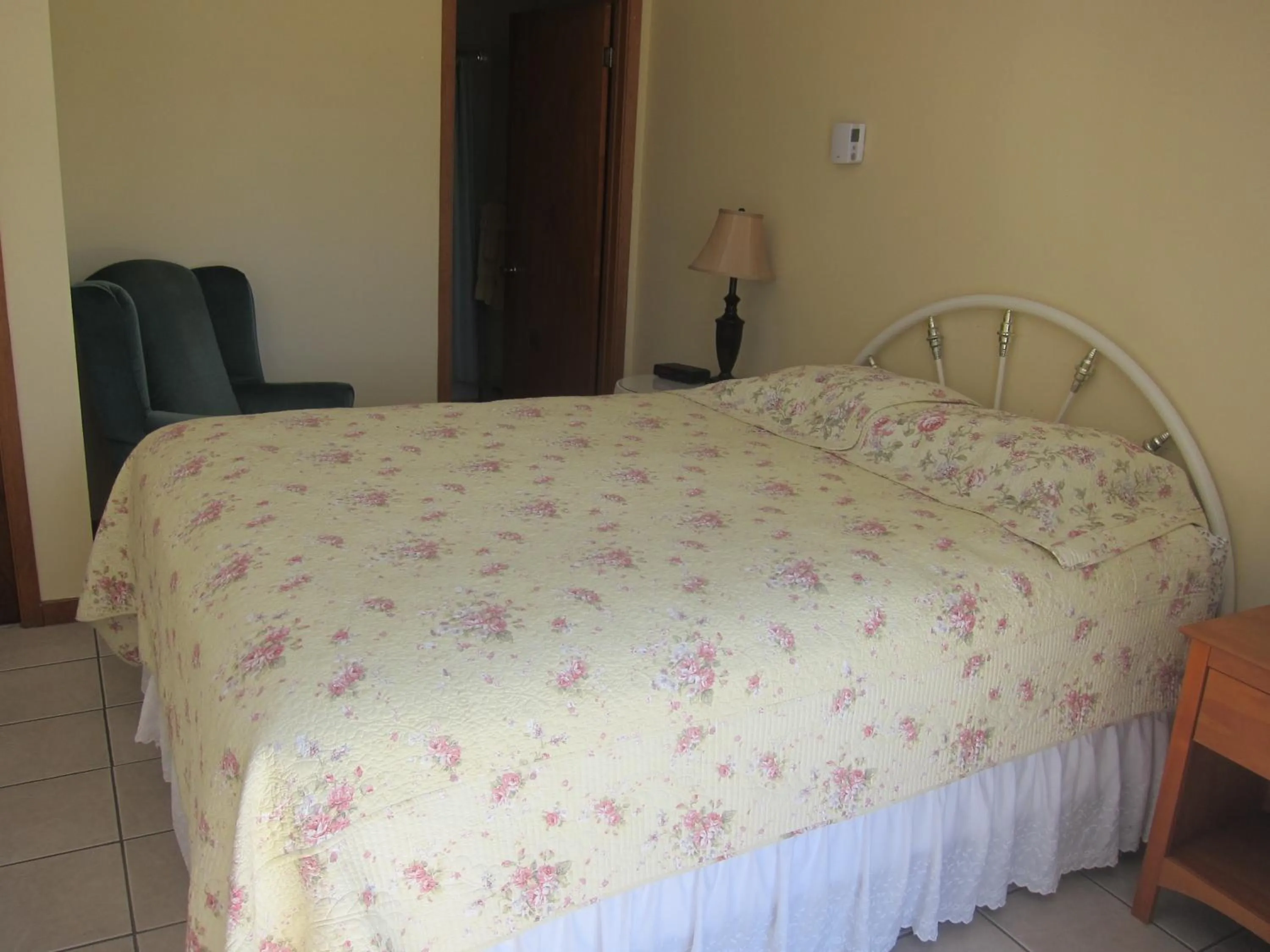 Bed in Summers Country Inn