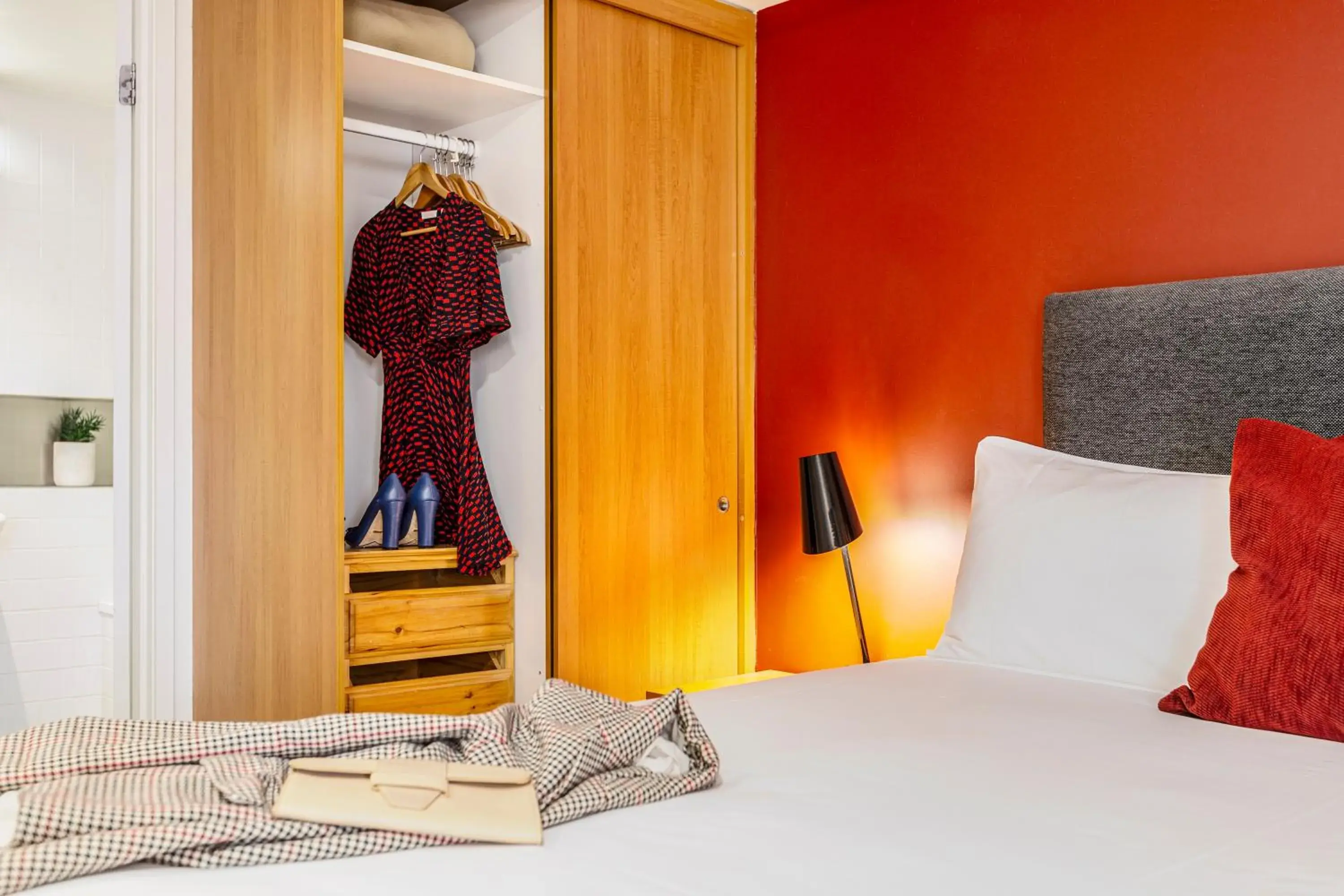 Bedroom, Bed in Punthill Apartment Hotel - Little Bourke Bedroom, Bed in Punthill Apartment Hotel - Little Bourke