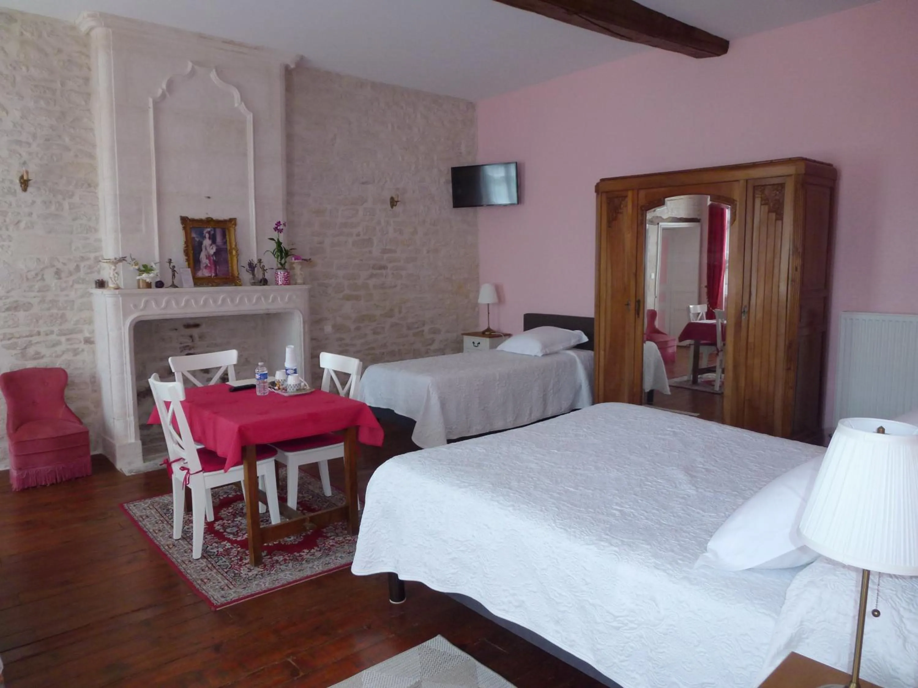 Bed in Le Logis de Faugerit