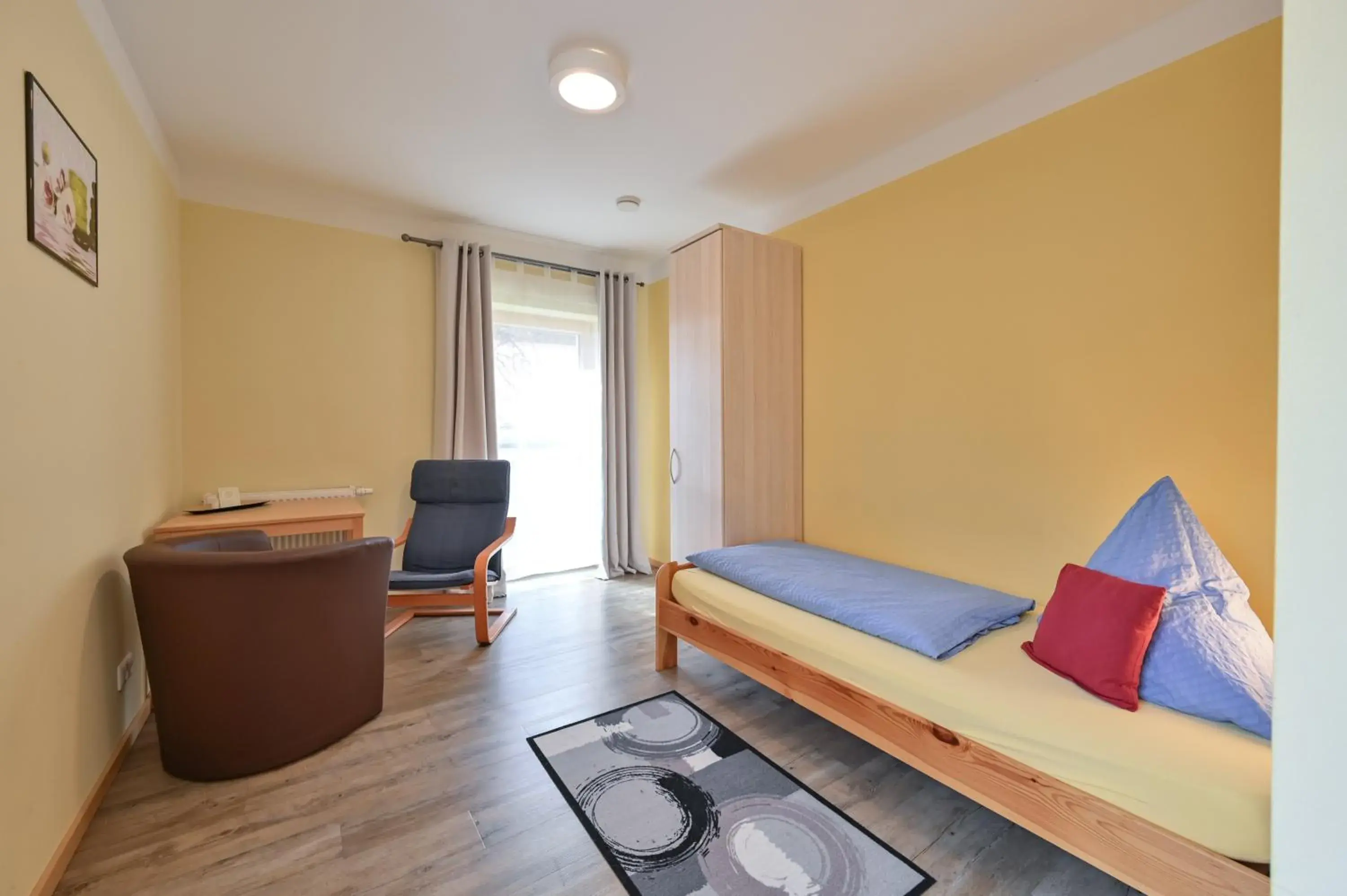 Single Room with Private Bathroom - single occupancy in Rote Villa Füssen Single Room with Private Bathroom - single occupancy in Rote Villa Füssen