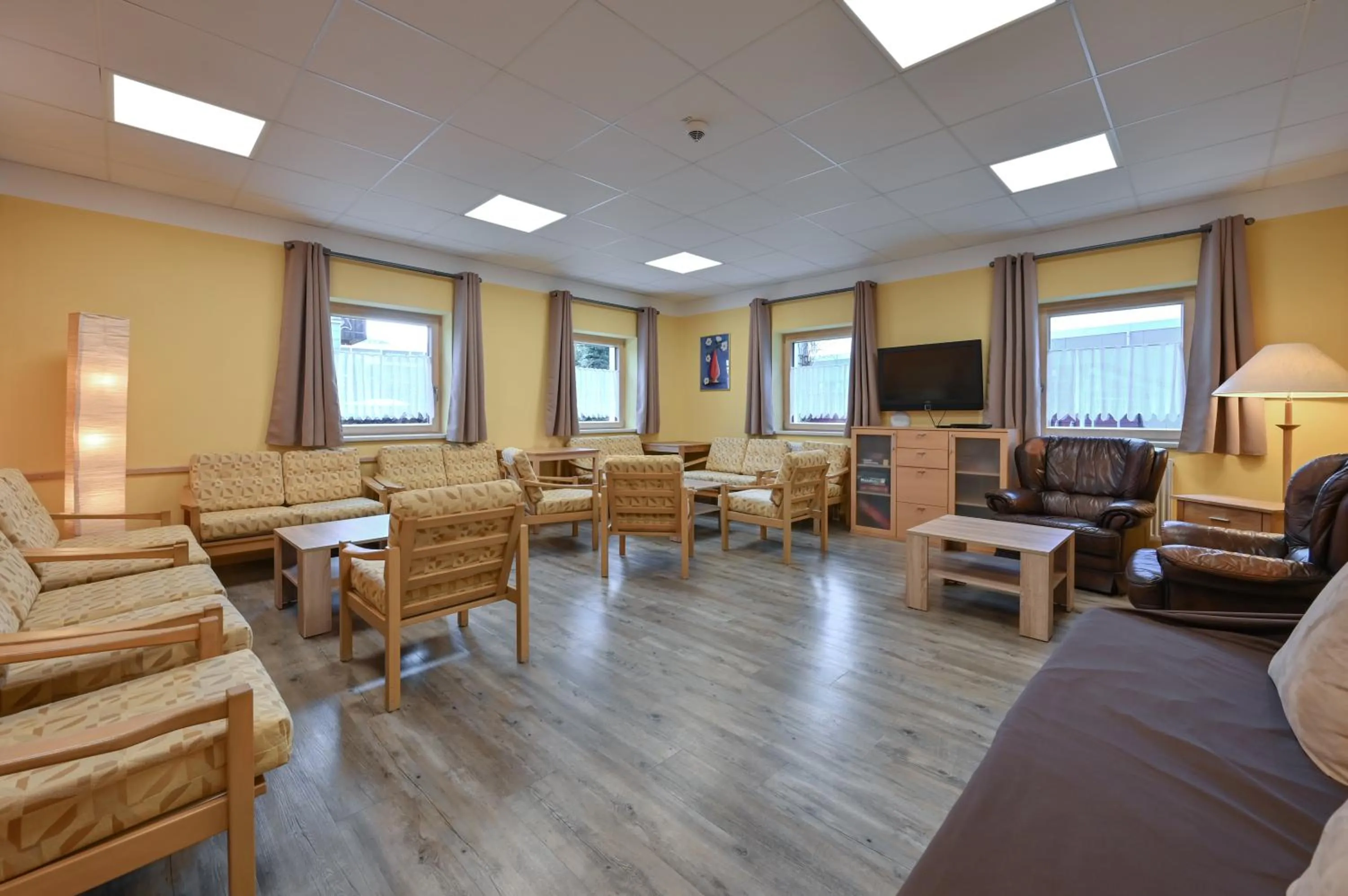 Communal lounge/ TV room in Rote Villa Füssen