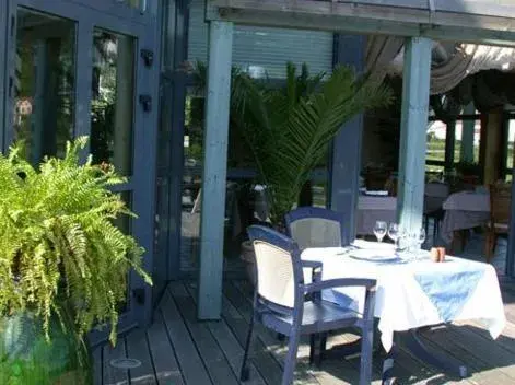 Restaurant/places to eat in Logis Hotel Les Sapins Restaurant/places to eat in Logis Hotel Les Sapins