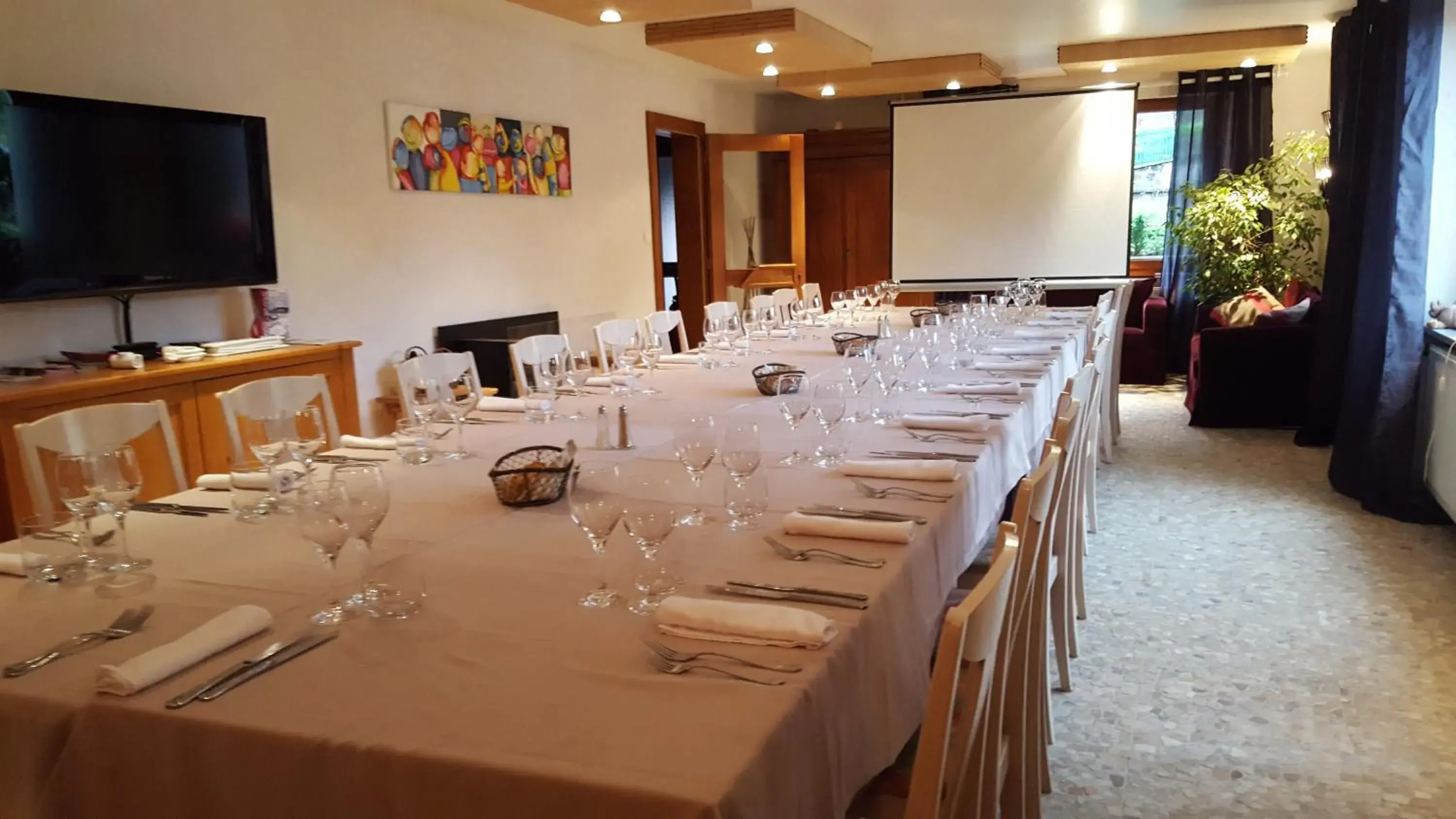 Restaurant/places to eat in Logis Hotel Les Sapins Restaurant/places to eat in Logis Hotel Les Sapins