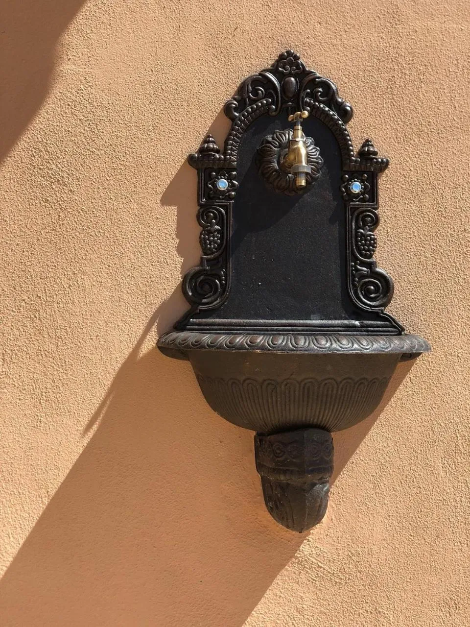 Decorative detail in Villa Santangelo