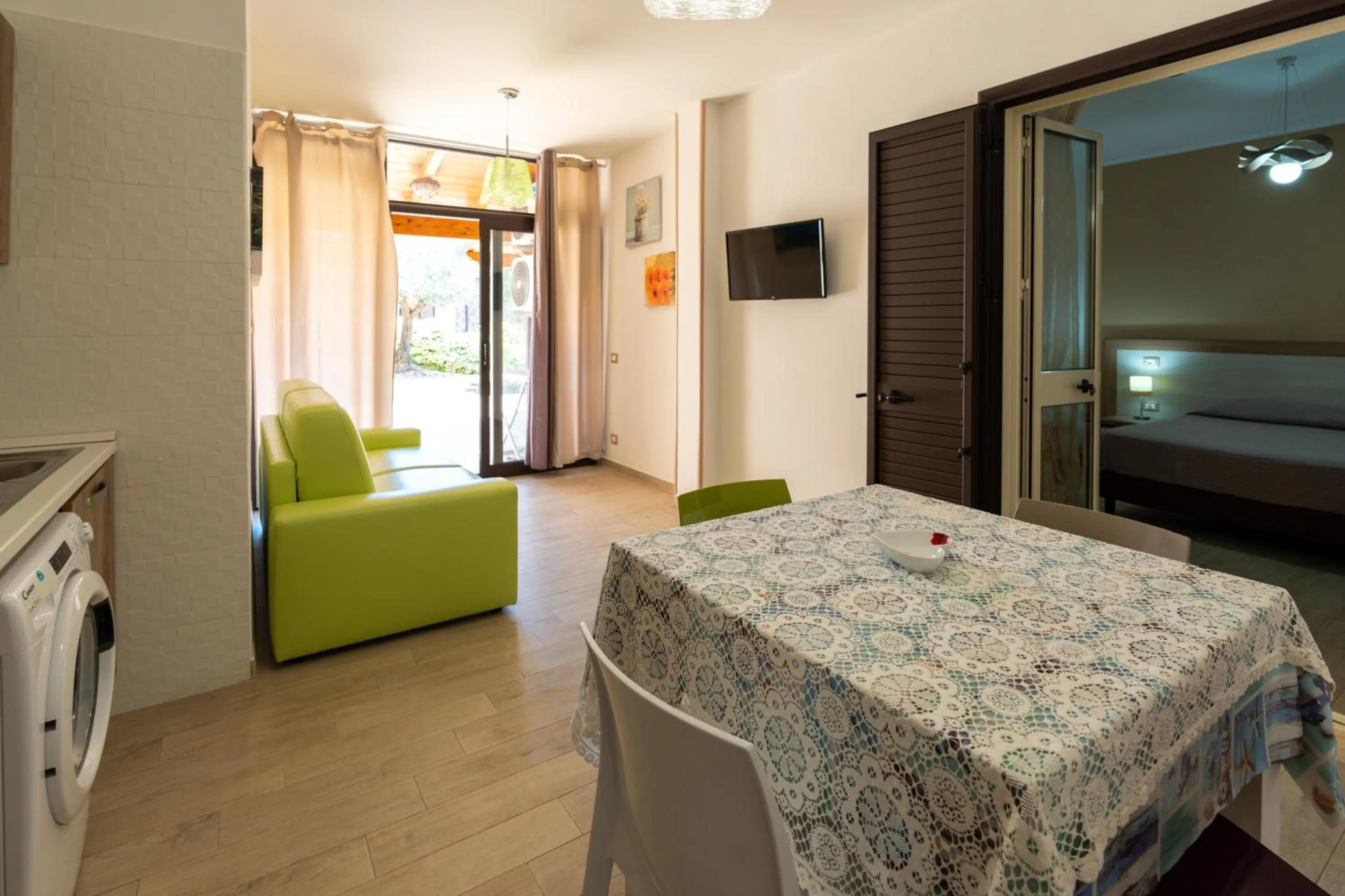 Dining area, Bed in Villa Santangelo