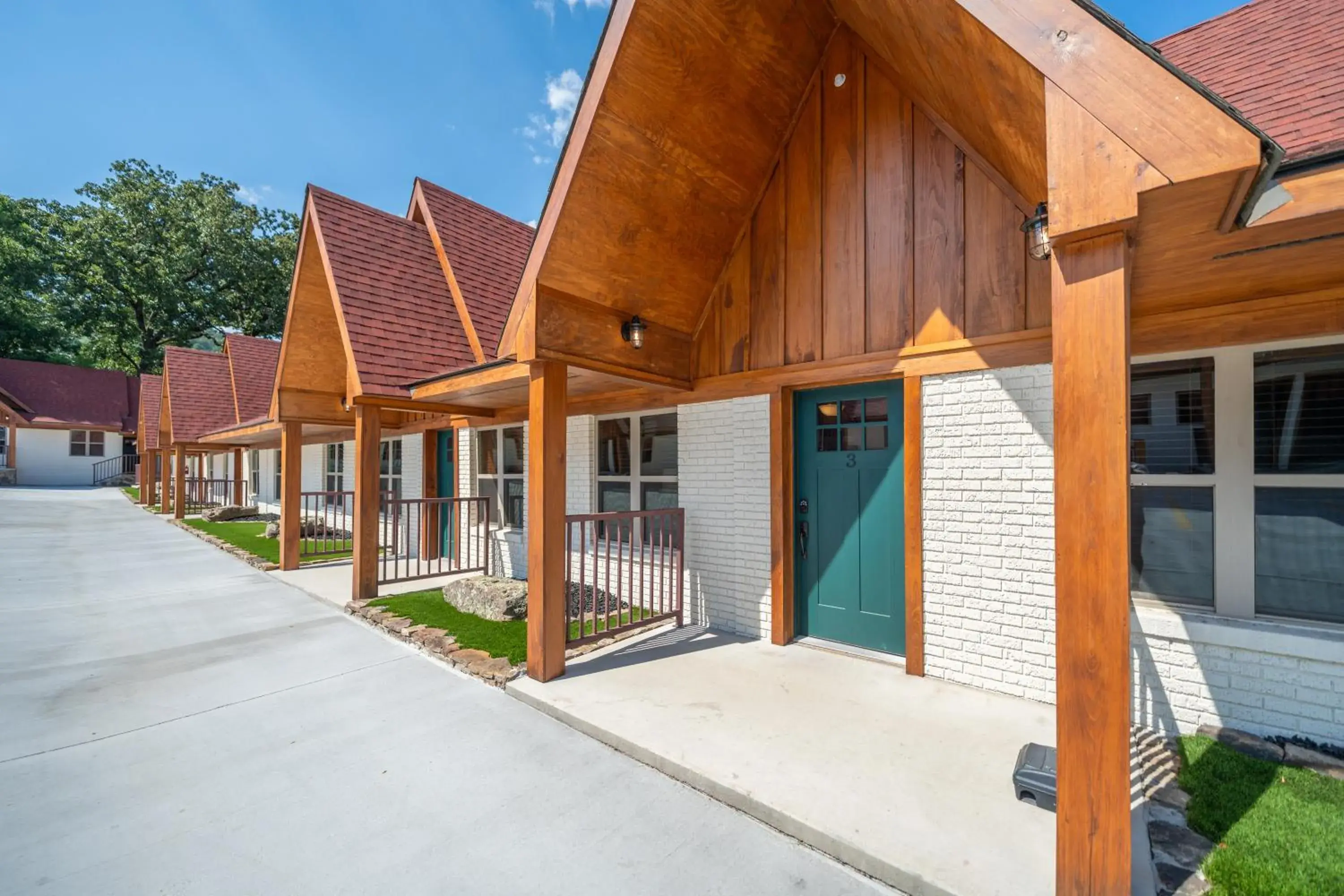 Facade/entrance in Best Court Facade/entrance in Best Court