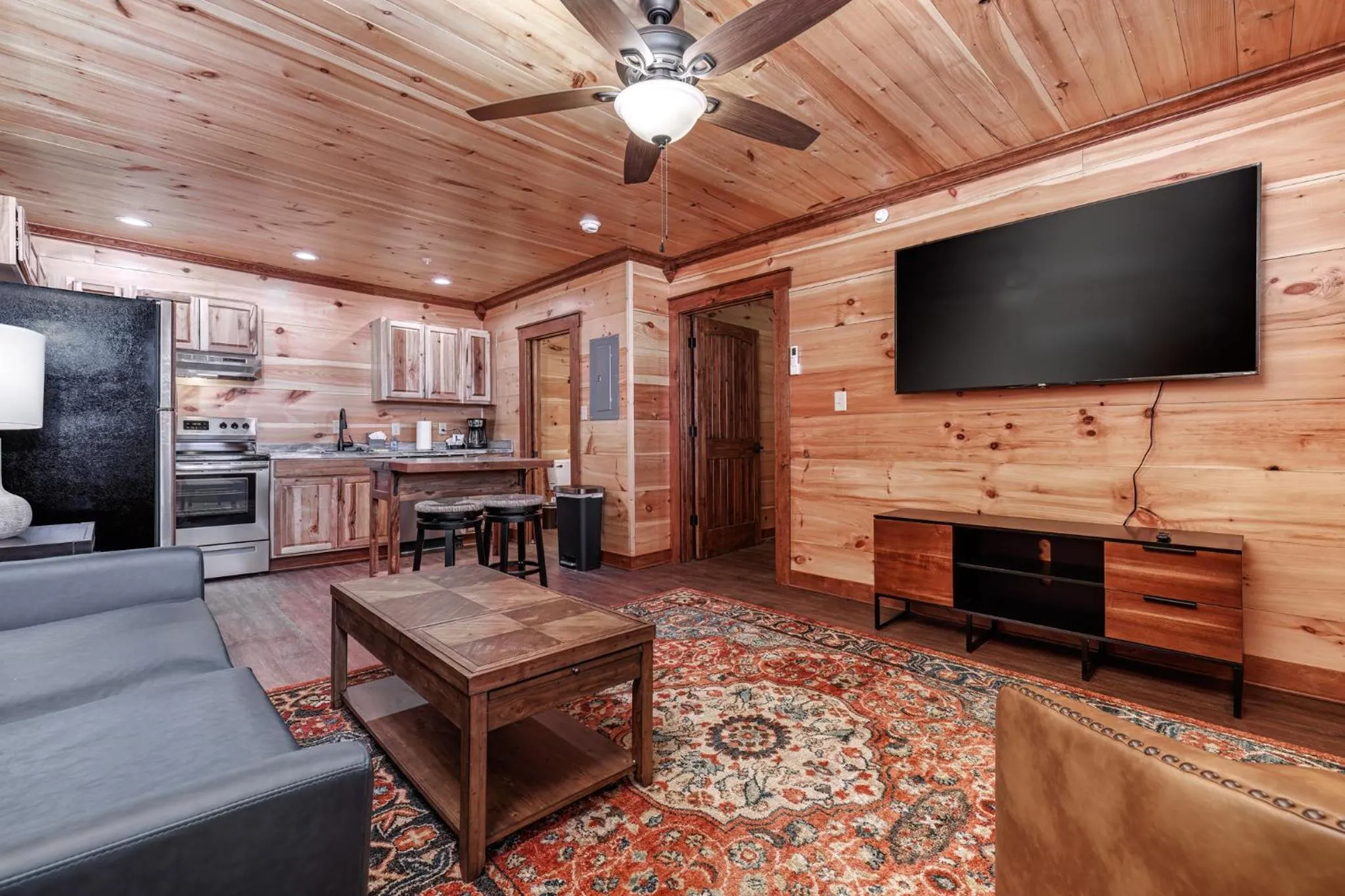 Photo of the whole room in Best Court