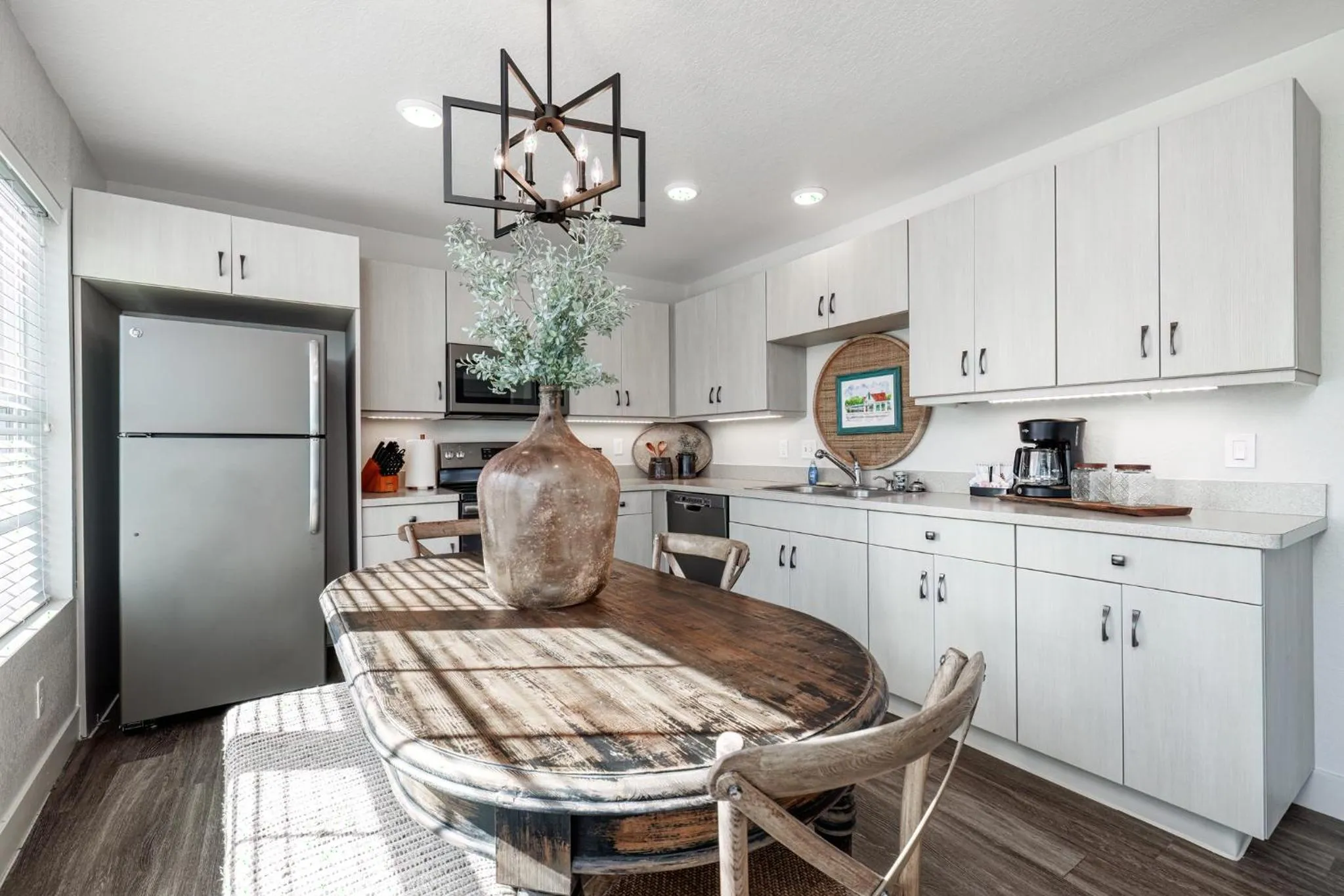 Dining area in Best Court