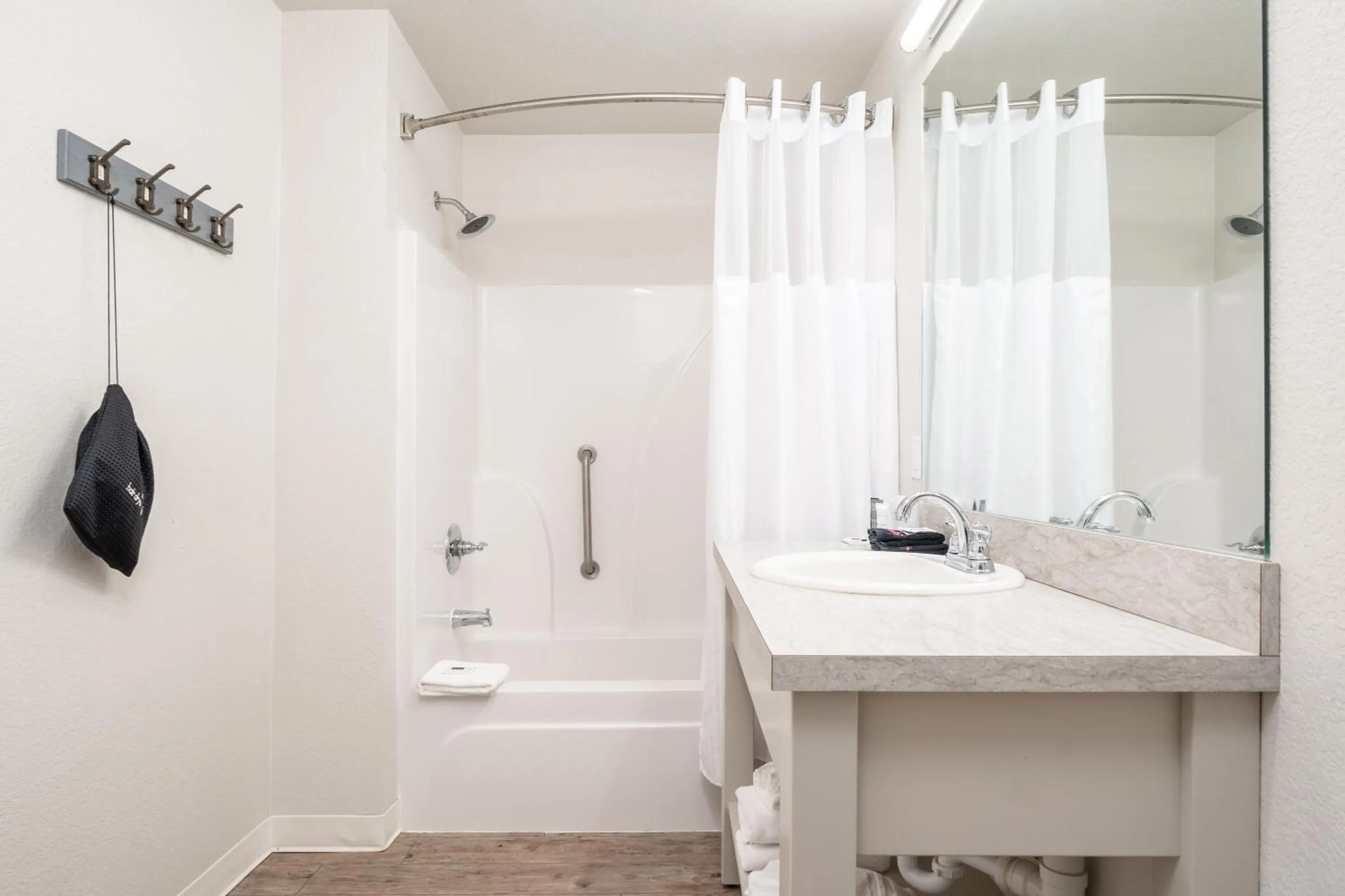 Shower in Best Court