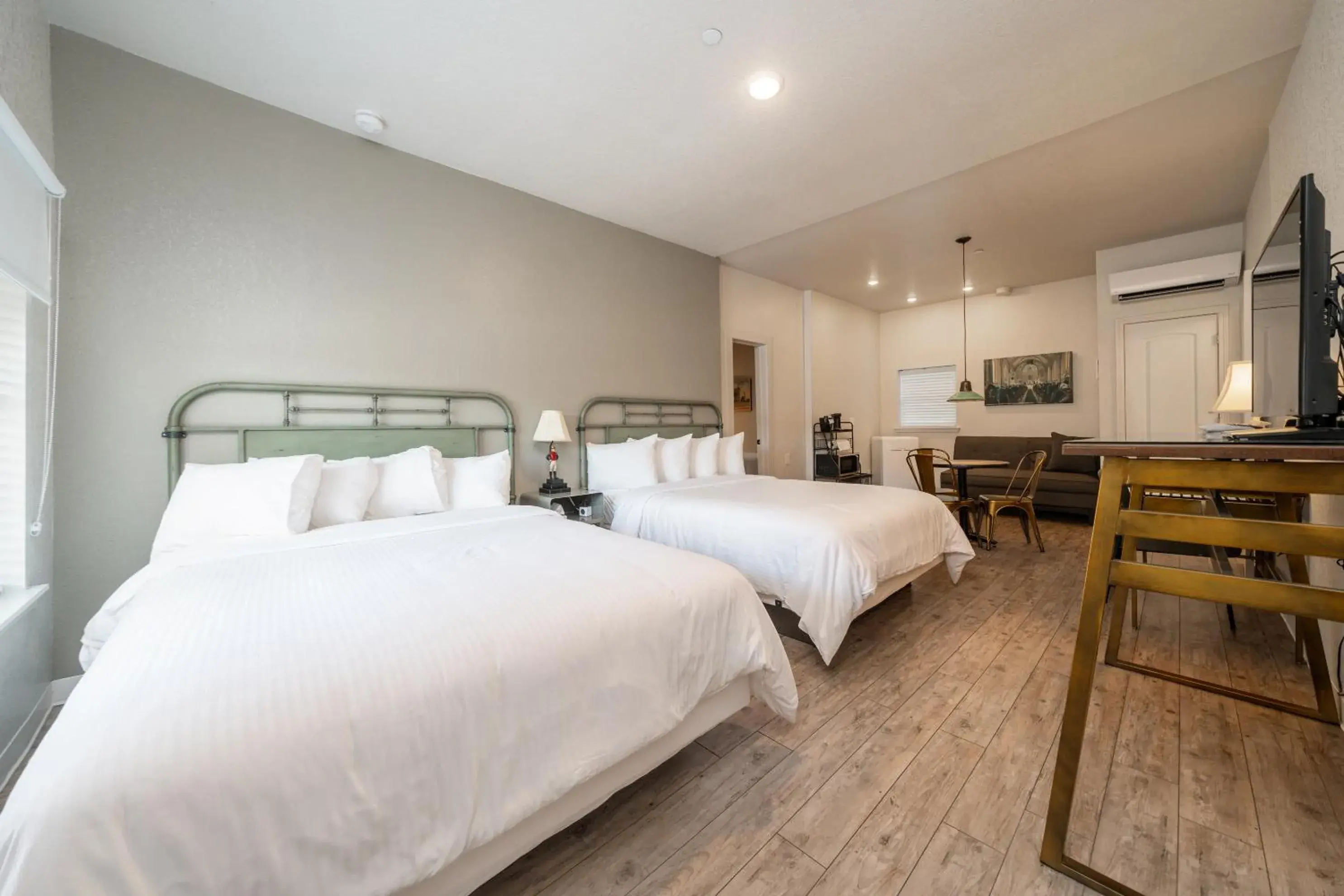 Photo of the whole room, Bed in Best Court Photo of the whole room, Bed in Best Court