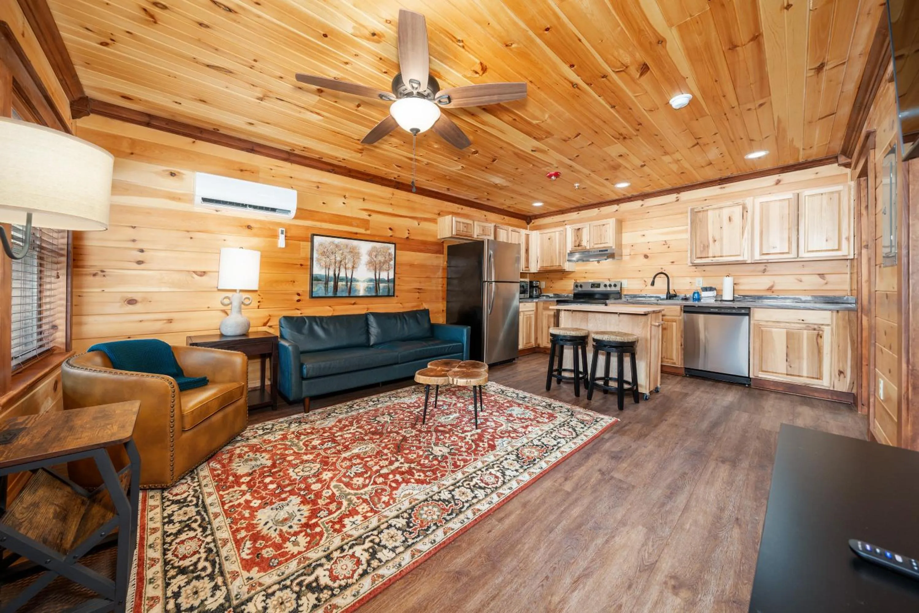 Photo of the whole room in Best Court