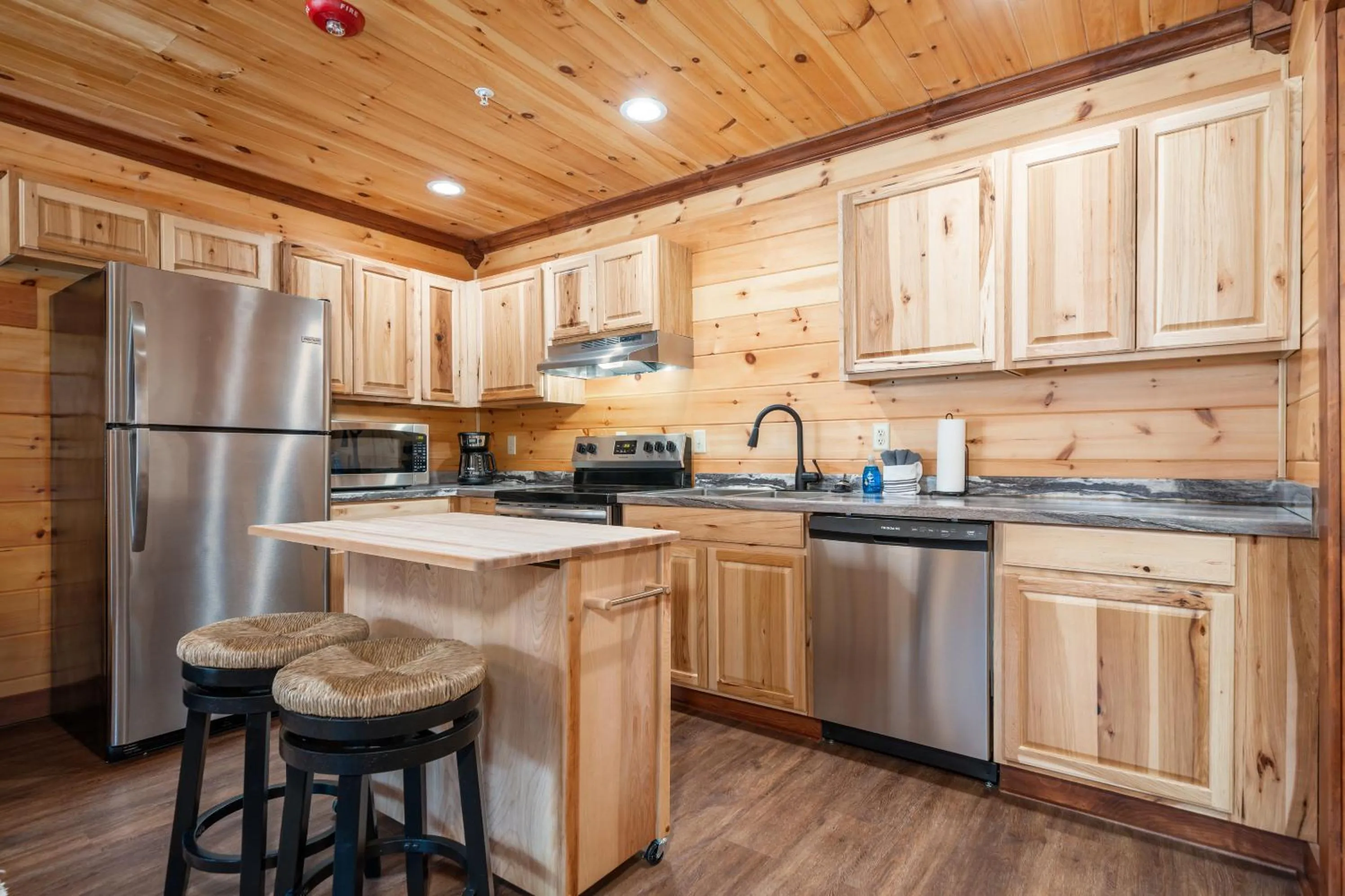 Kitchen or kitchenette in Best Court