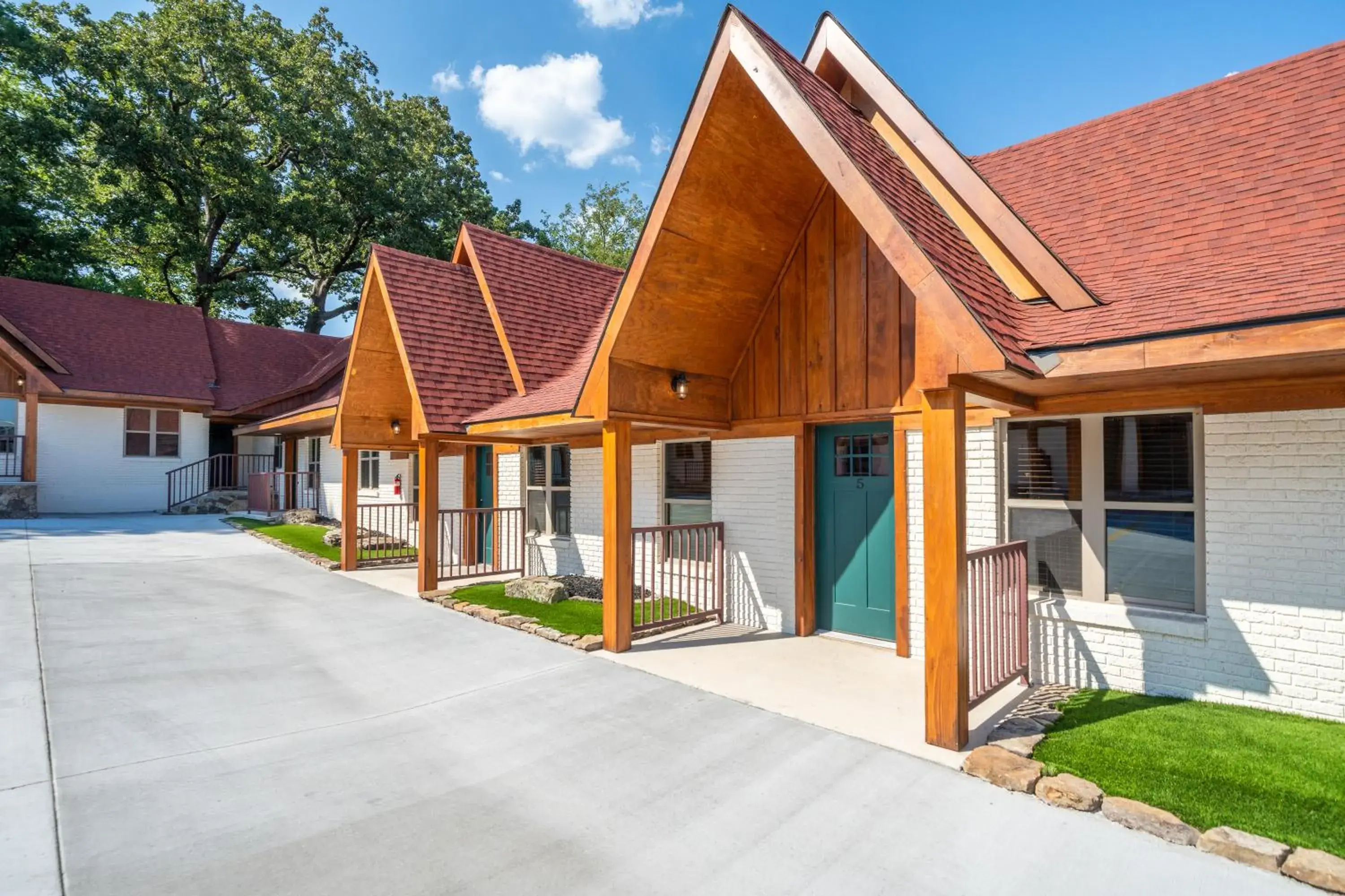 Facade/entrance in Best Court Facade/entrance in Best Court