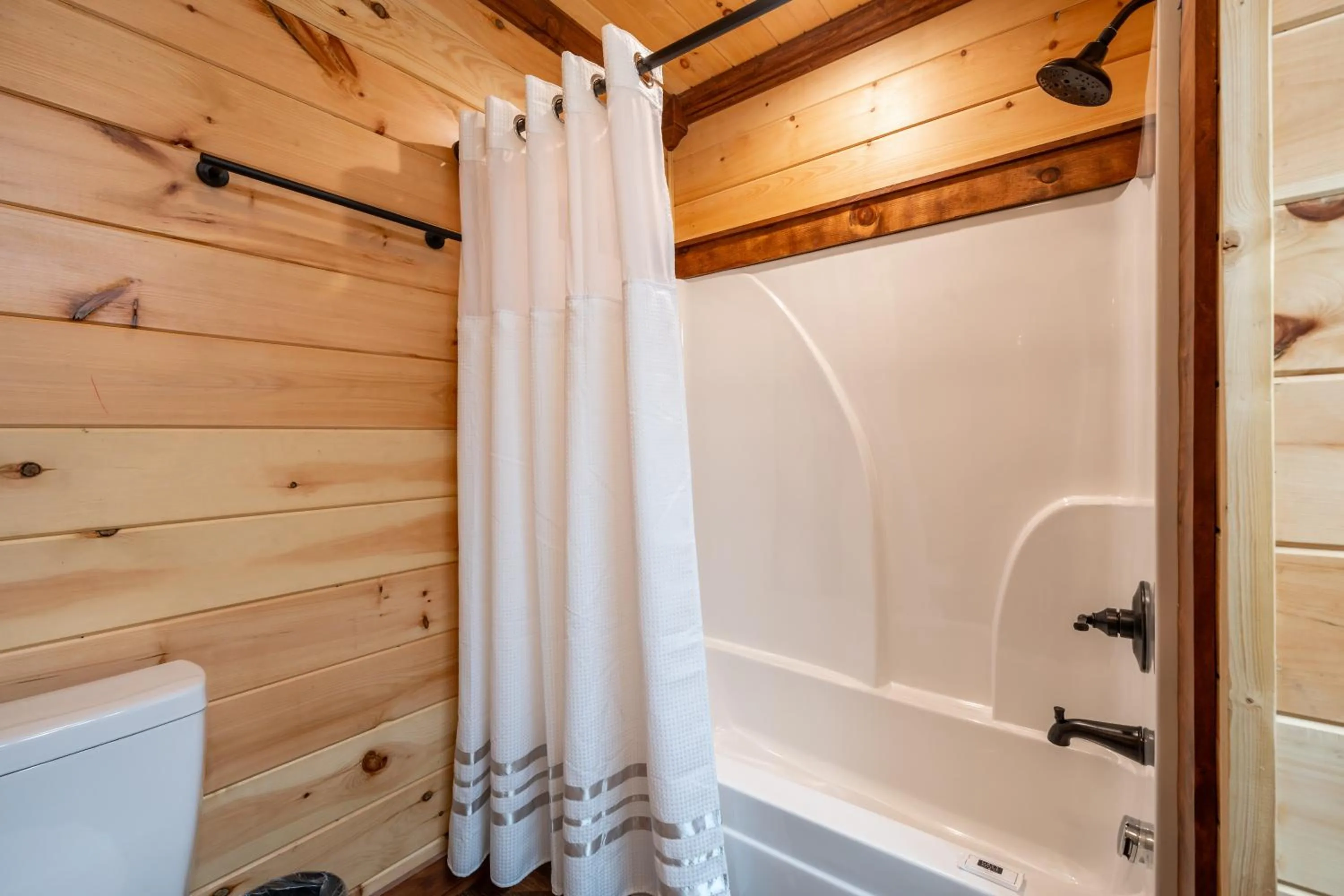 Shower in Best Court