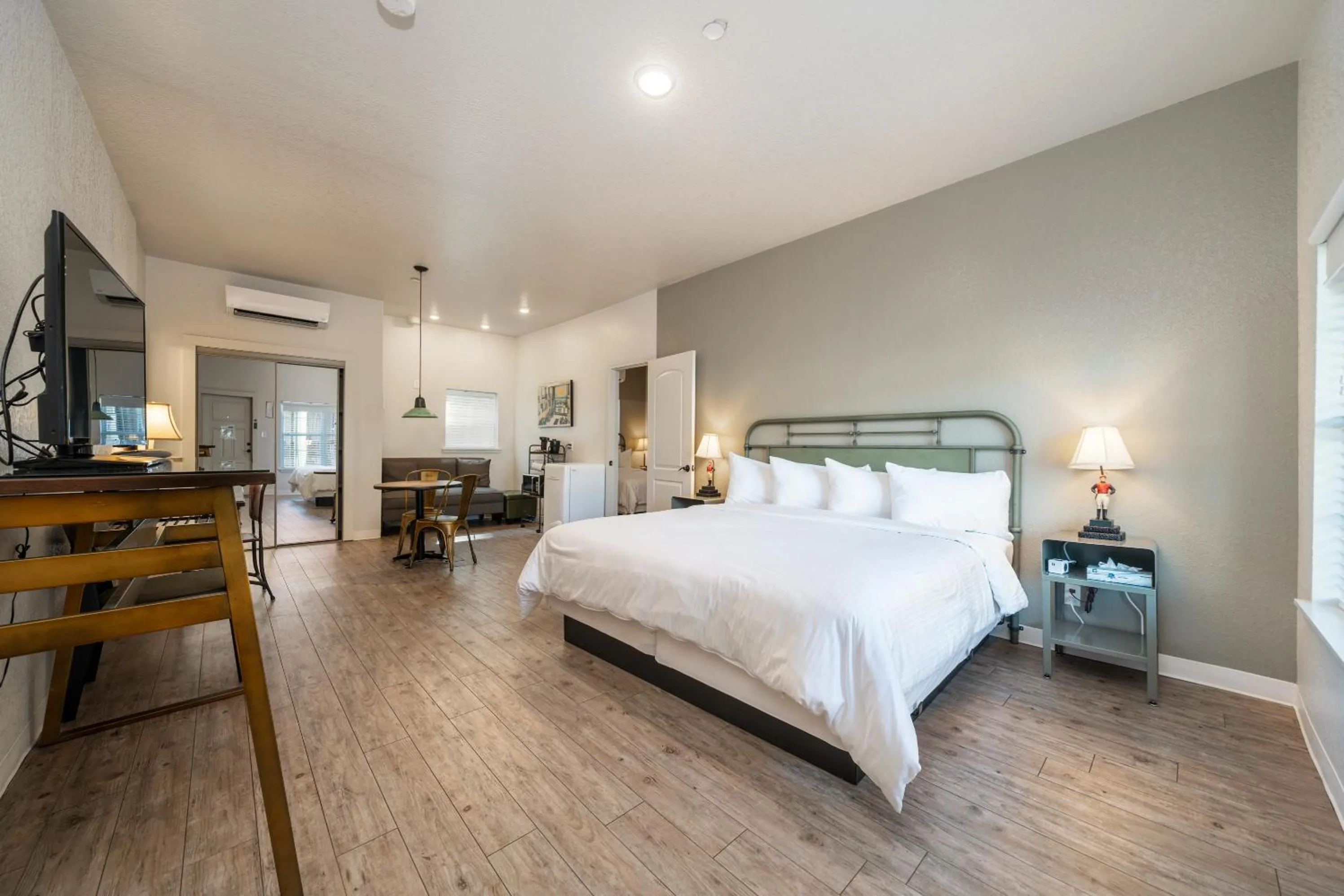 Photo of the whole room, Bed in Best Court