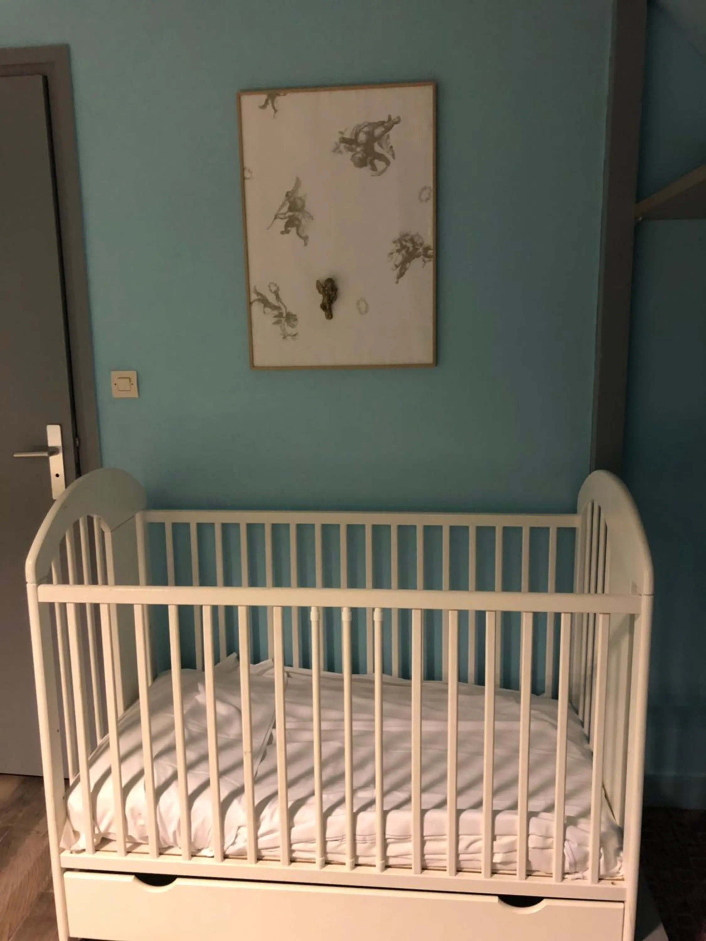 cot, Bed in Hôtel De La Mare -restaurant pour les clients sur réservation